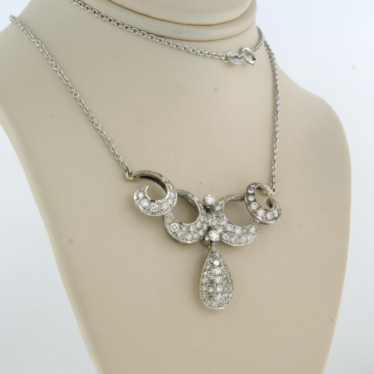Collier avec diamants simples et taille brillant jusqu'à 1,75 ct Or 18k et platine Excellent état - En vente à The Hague, ZH