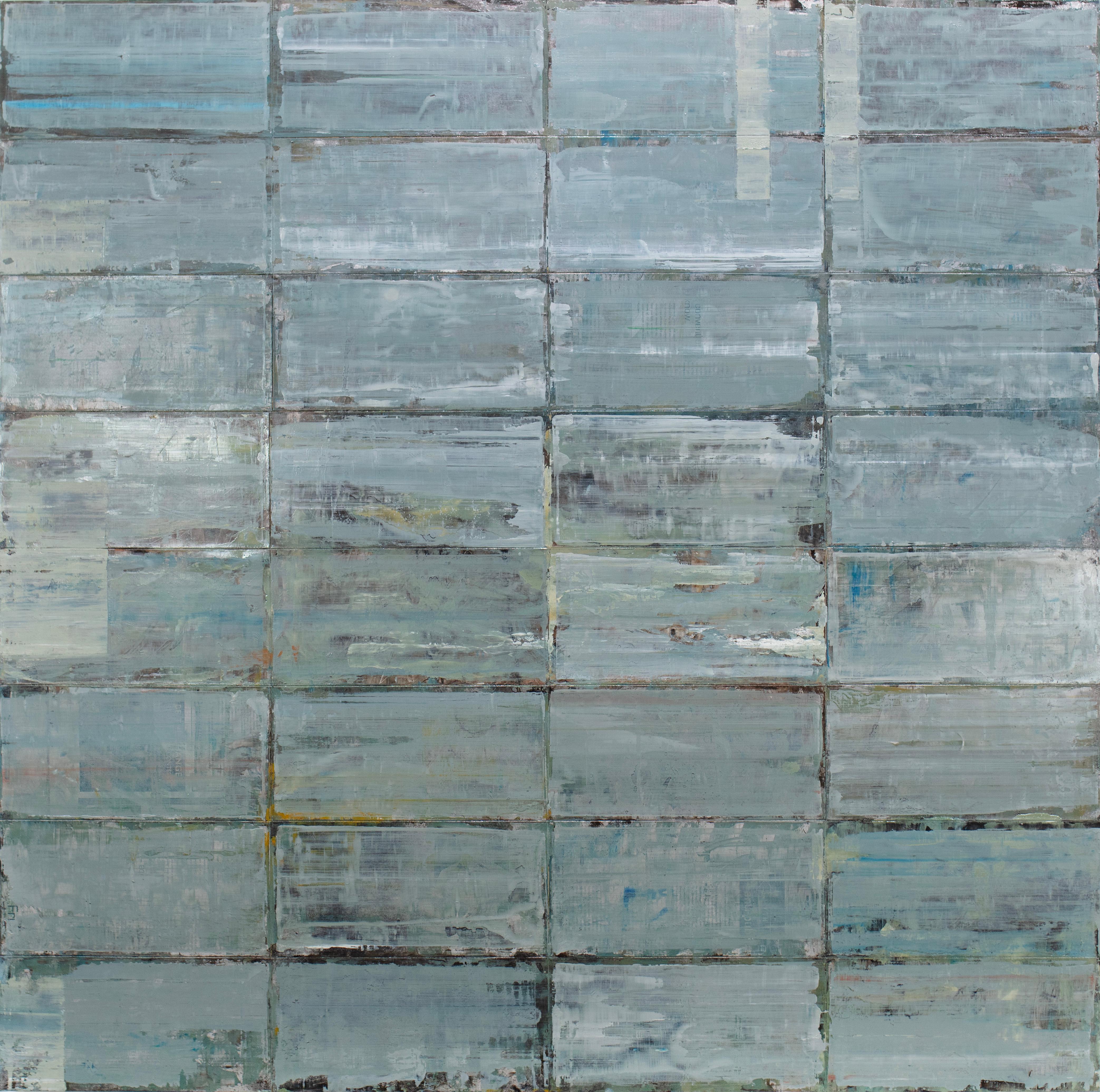 Questo quadro geometrico astratto di Ned Martin è realizzato con olio su alluminio e tavola e presenta una tavolozza di colori grigio-blu. È firmata dall'artista sul retro della tavola ed è cablata e pronta per essere appesa in due diversi