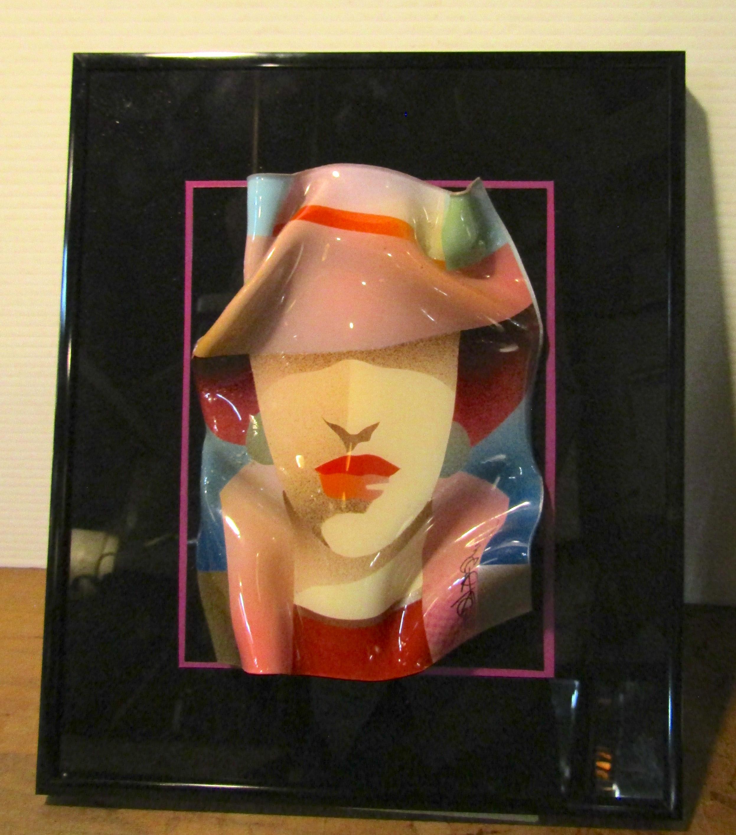 Ned Moulton es un artista estadounidense conocido por sus retratos femeninos realizados en plexiglás moldeado. El plexiglás se moldea en forma tridimensional, mostrando ondas. Todos están firmados por el artista.
Por favor, confirme la ubicación NY