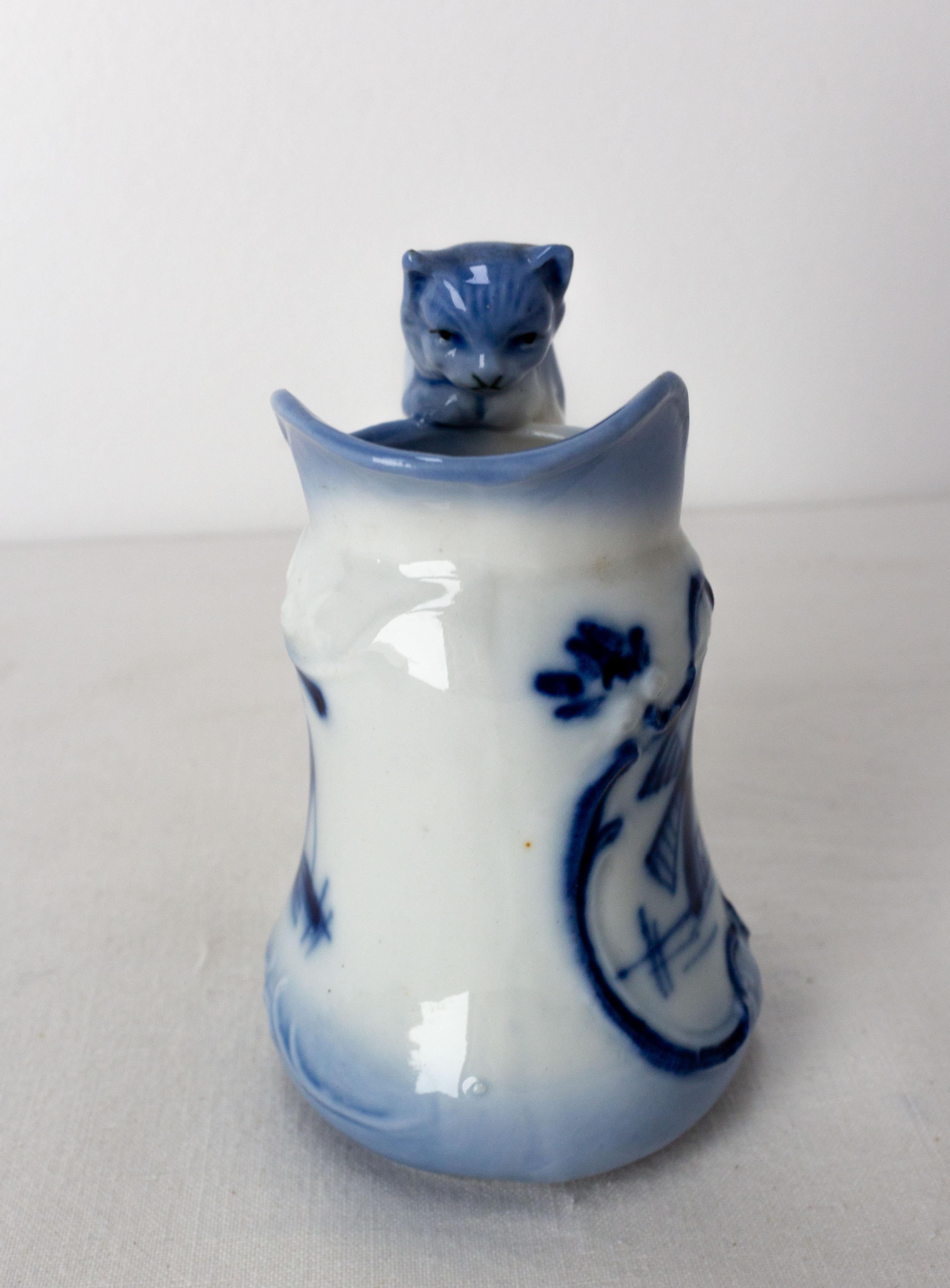 Nederland Faience Miniature Milk Jug to the Cat Delft, Late 19th Century In Good Condition In Labrit, Landes
