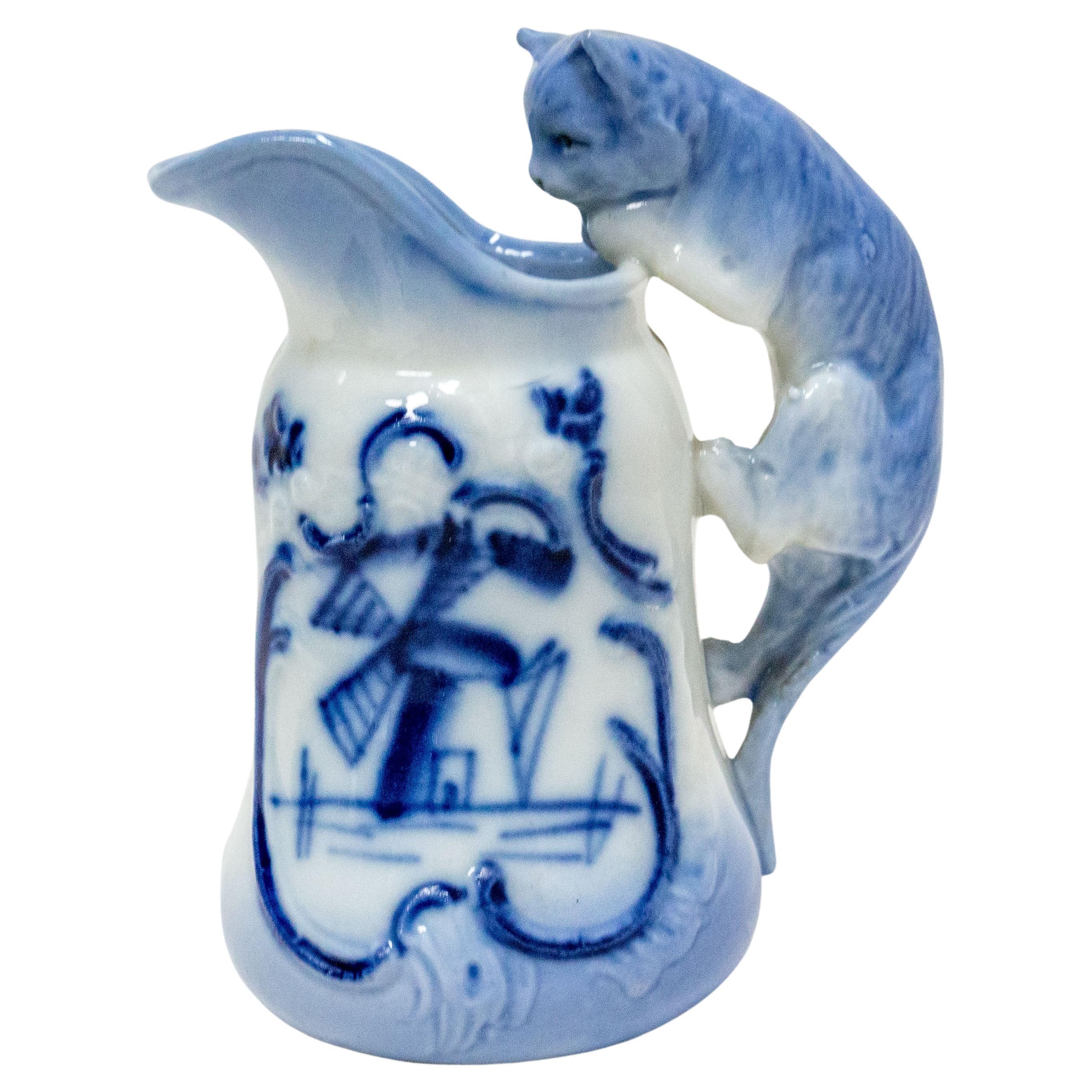 Nederland Faience Miniature Milk Jug to the Cat Delft, Late 19th Century