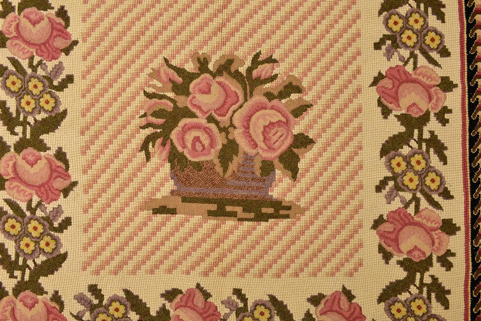 Enjoyable embroidered tissues, suitable as large cushions with cheerful bouquets of flowers -
nr. 361 - 362.
