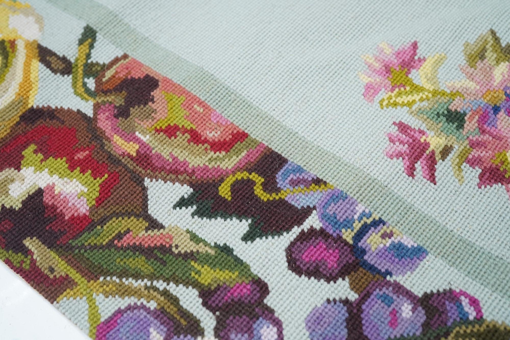Runner Needle Point 2'5'' x 10'0'' In condizioni Nuovo in vendita a New York, NY