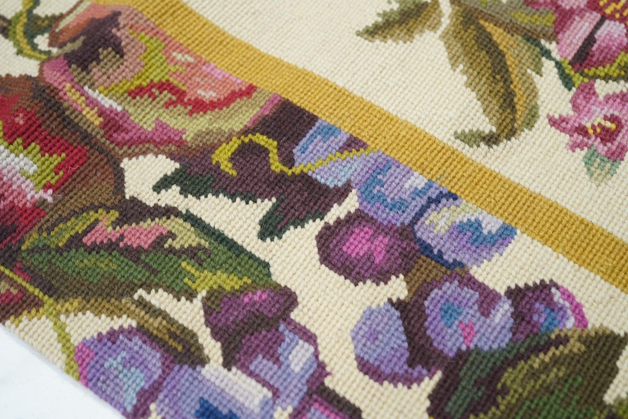 Runner Needle Point 2'6'' x 9'10'' In condizioni Nuovo in vendita a New York, NY