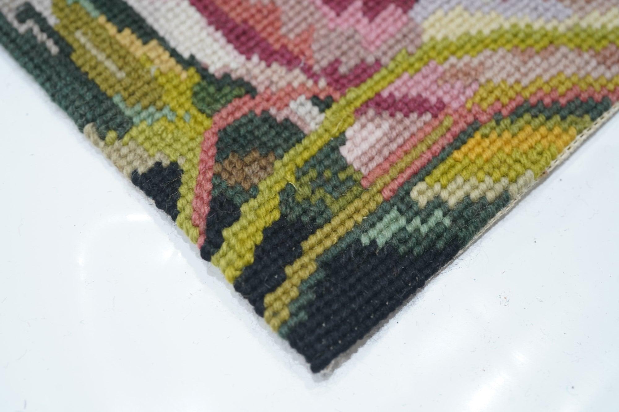 Runner Needle Point 2'6'' x 9'10'' In condizioni Nuovo in vendita a New York, NY