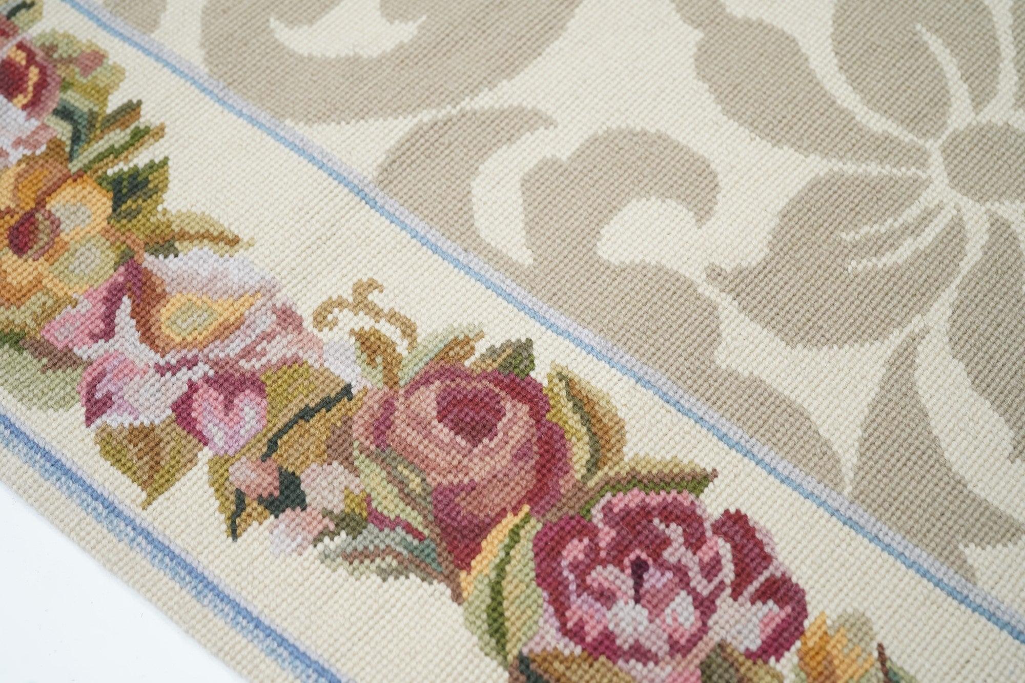 Runner Needle Point 2'6'' x 9'10'' In condizioni Nuovo in vendita a New York, NY