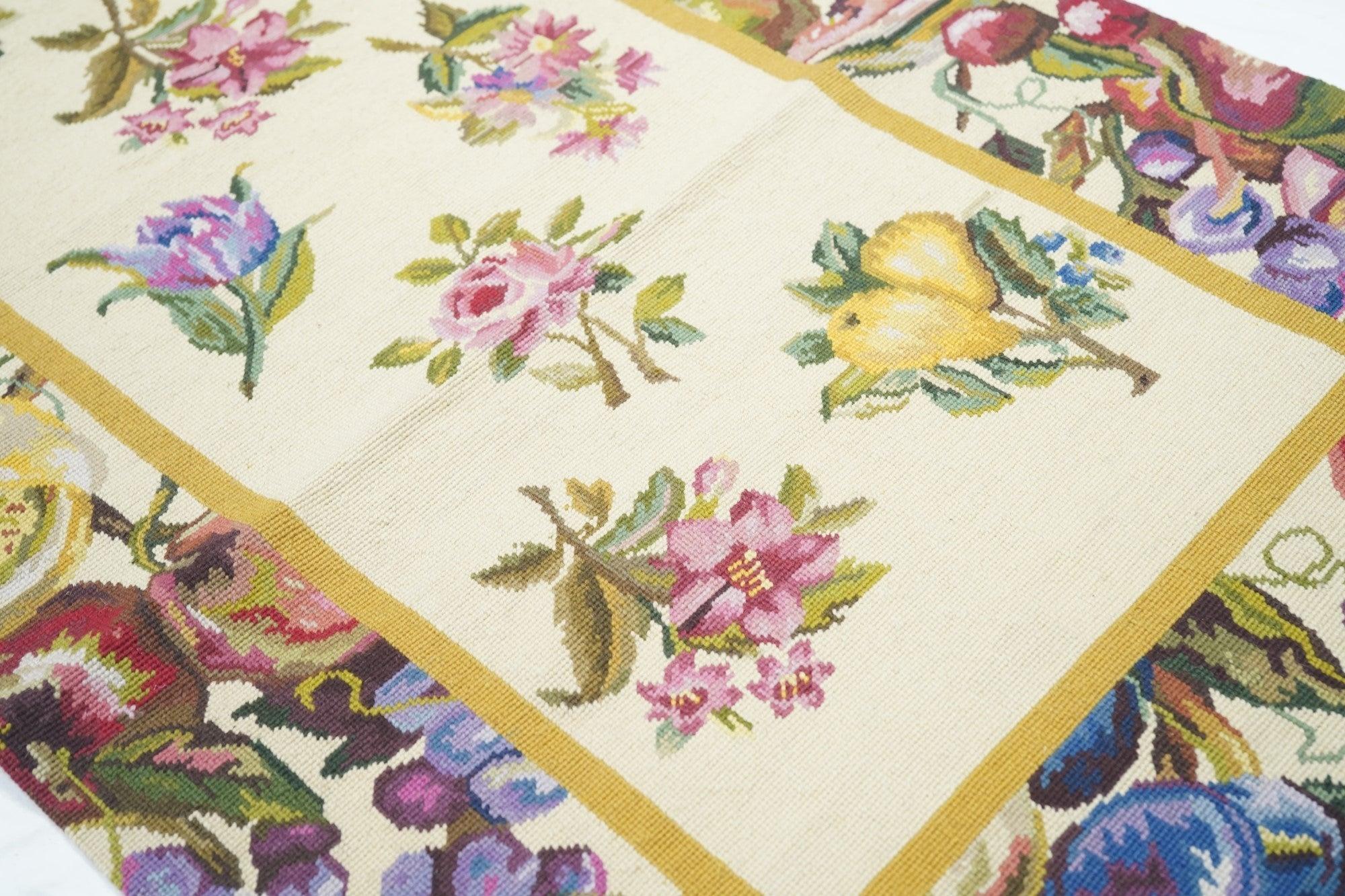 XXI secolo e contemporaneo Runner Needle Point 2'6'' x 9'10'' in vendita