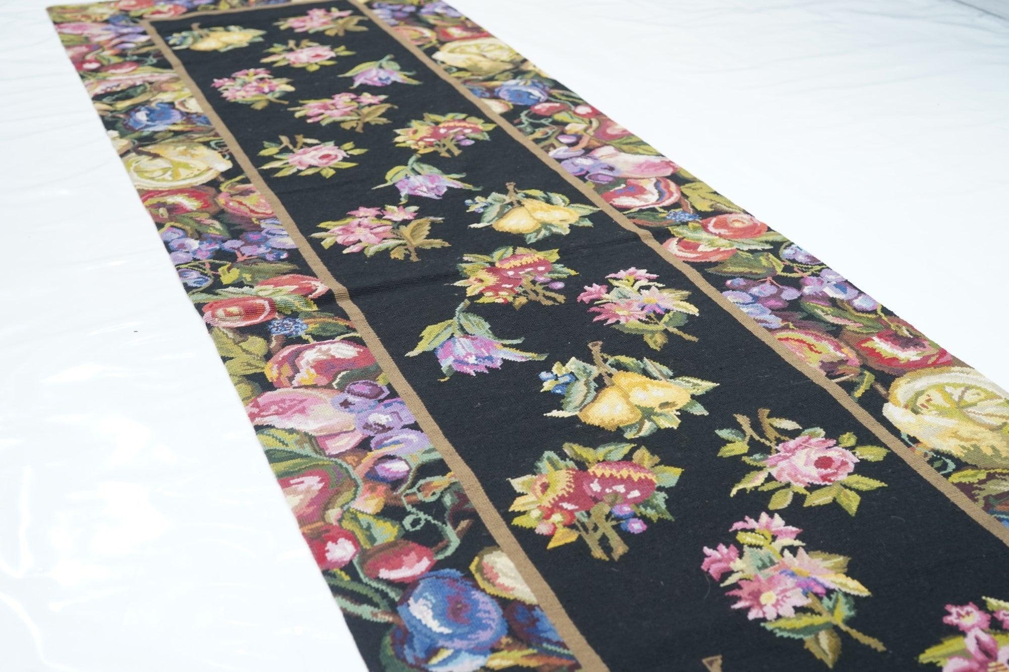 XXI secolo e contemporaneo Runner Needle Point 2'6'' x 9'10'' in vendita