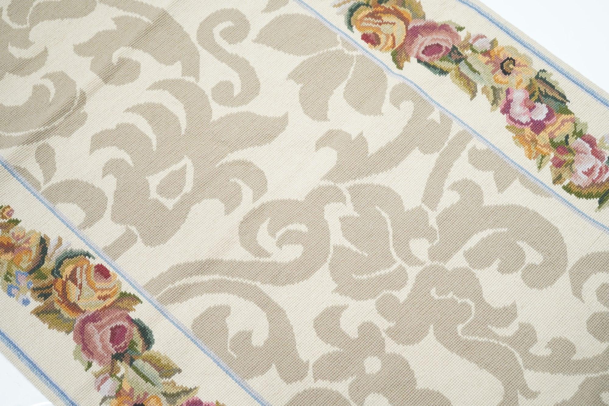 Runner Needle Point 2'6'' x 9'10'' in vendita 1