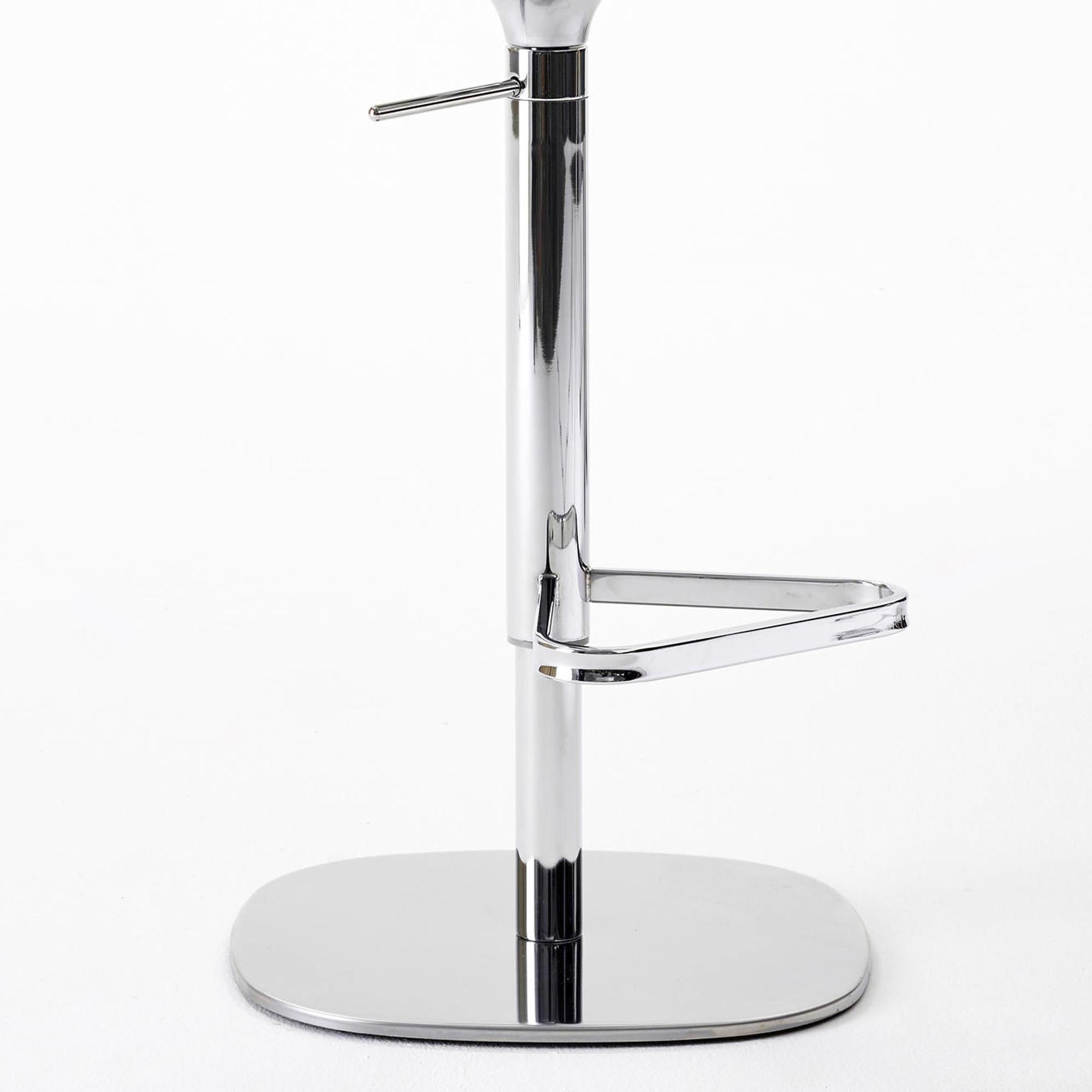 Needle Swivel Bar Stool in Chrome Finish In New Condition For Sale In Paris, FR