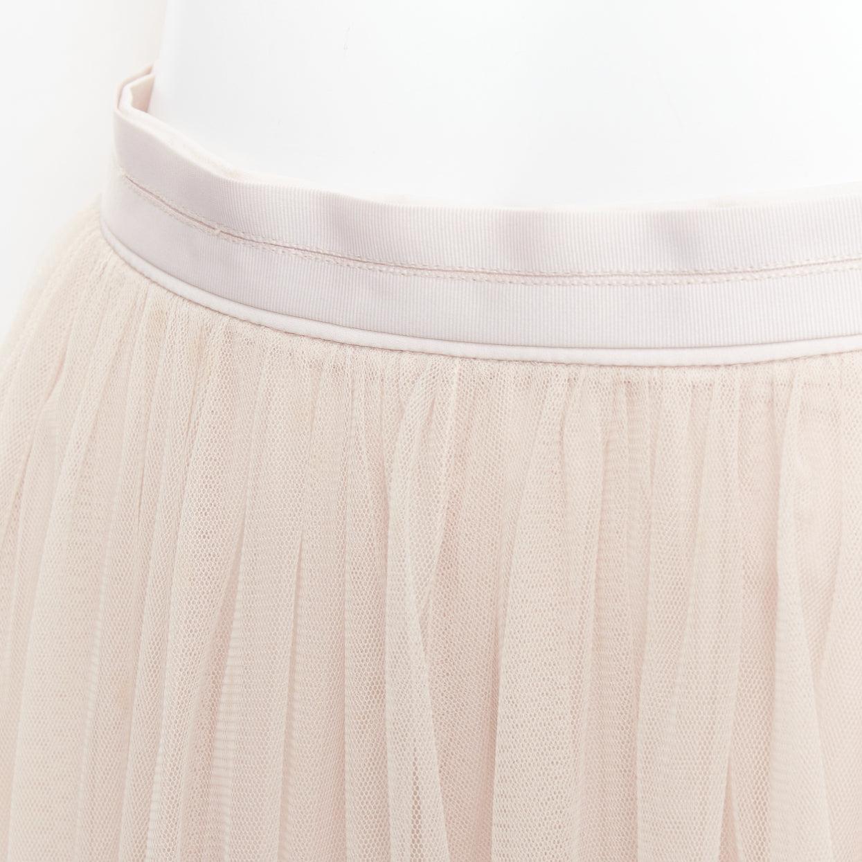Jupe midi à bordure ruban champagne NEEDLE & THREAD GB6 XS
Référence : GEGG/A00031
Marque : Needle & Thread
MATERIAL : Nylon
Couleur : Beige
Motif : Solide
Fermeture : Zip
Doublure : Tissu beige
Fabriqué en : Inde

CONDITION :
Condit : Inutilisé