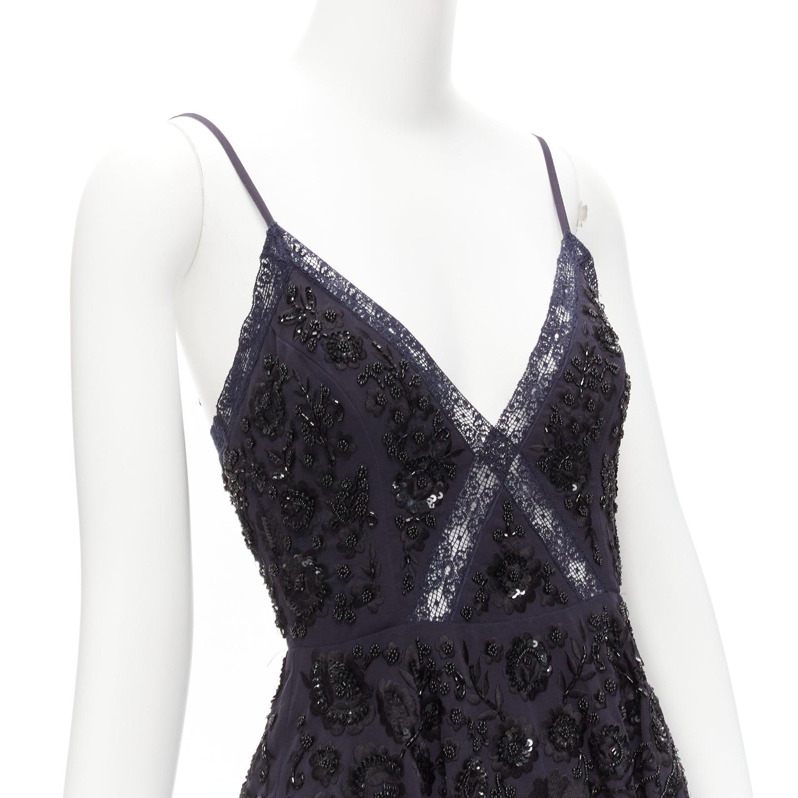 NEEDLE & THREAD navy black floral embellished mini dress UK4 XXS
Reference: SNKO/A00408
Brand: Needle & Thread
Material: Fabric
Color: Navy, Black
Pattern: Floral
Closure: Zip
Lining: Navy Fabric
Extra Details: Back zip. Embellishment also at back.