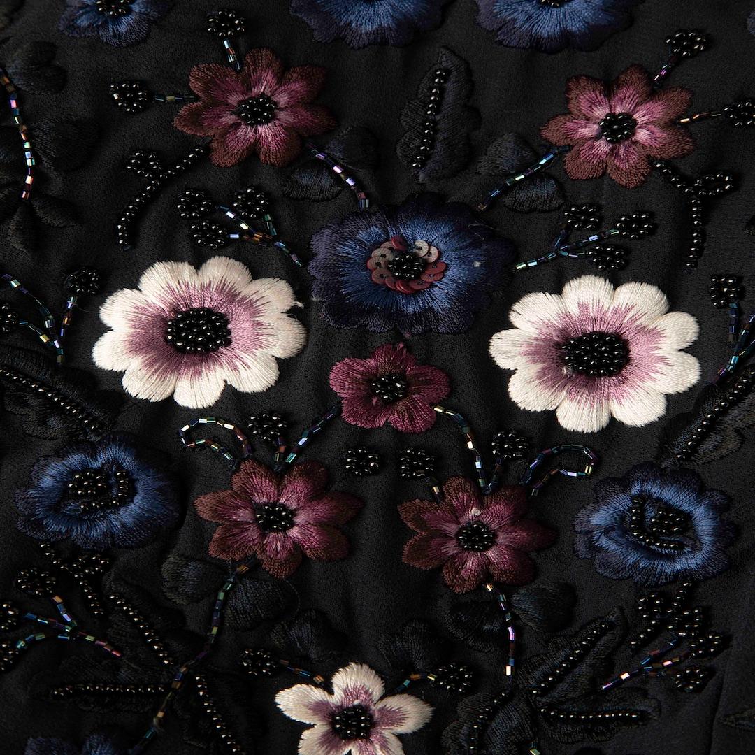 Robe brodée de fleurs bleu marine à l'aiguille et fil, taille S Bon état - En vente à London, GB