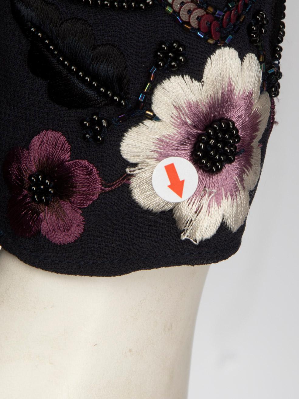 Robe brodée de fleurs bleu marine à l'aiguille et fil, taille S en vente 3