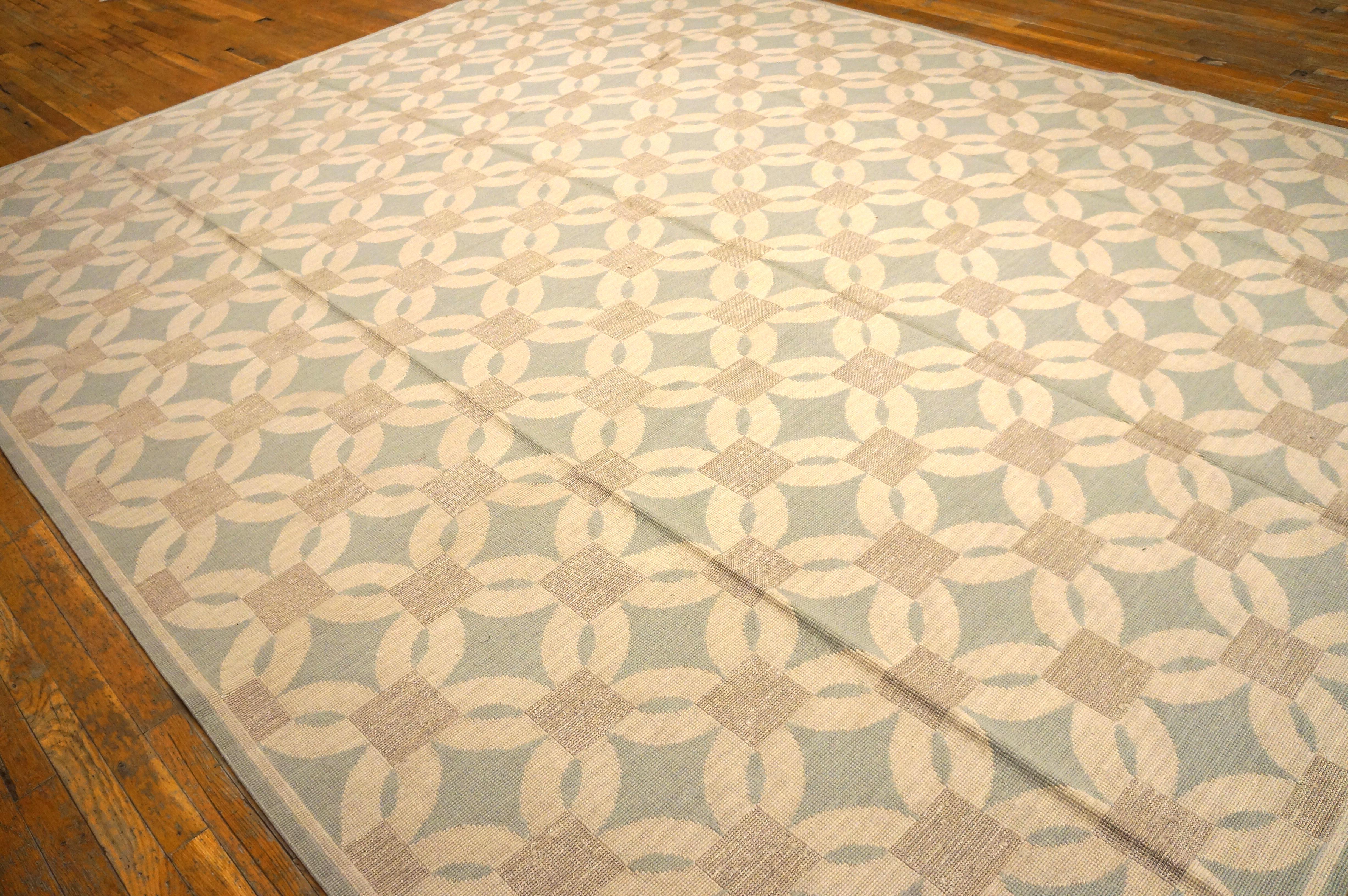 Contemporary Handwoven Wool Needlepoint Flat Weave Rug (6' x 9' - 183 x 274 cm) In New Condition For Sale In New York, NY
