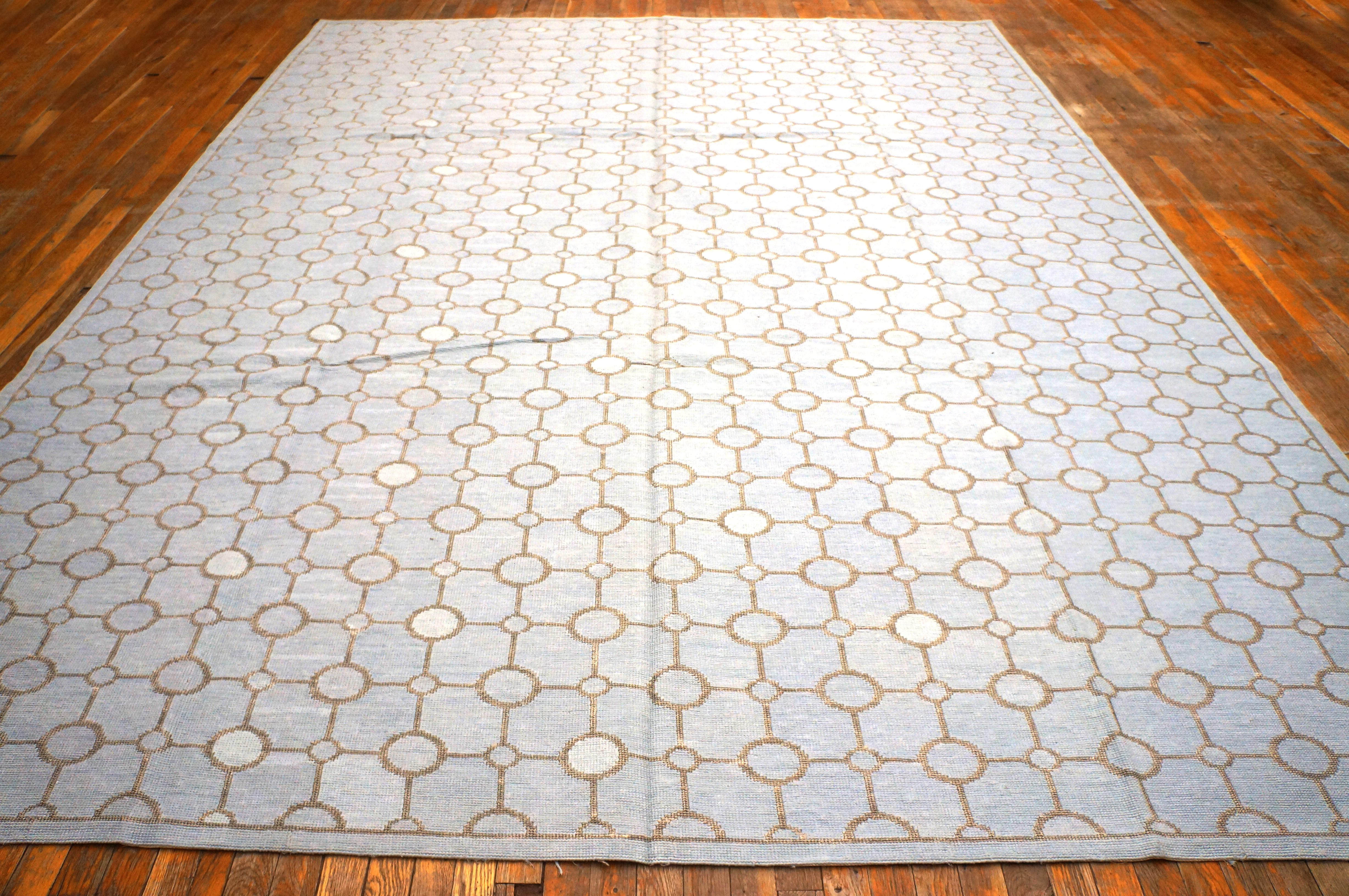 Contemporary Handwoven Needlepoint Flat Weave Carpet  With Silk Highlights ( 9' x 12' 275 x 365 cm)