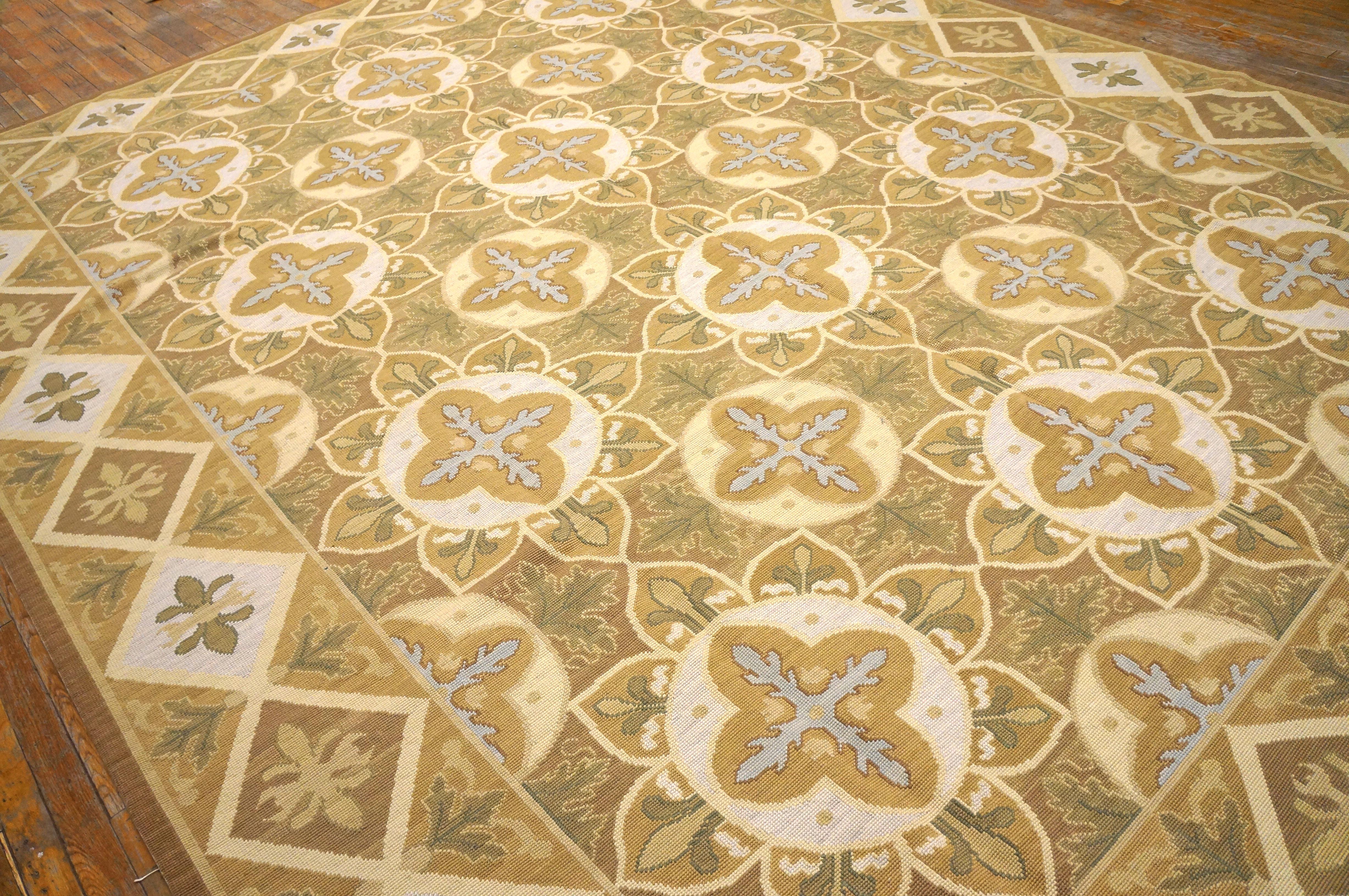 Contemporaneity Handwoven Wool Needlepoint Flat Weave Carpet With Silk Highlight In New Condition For Sale In New York, NY