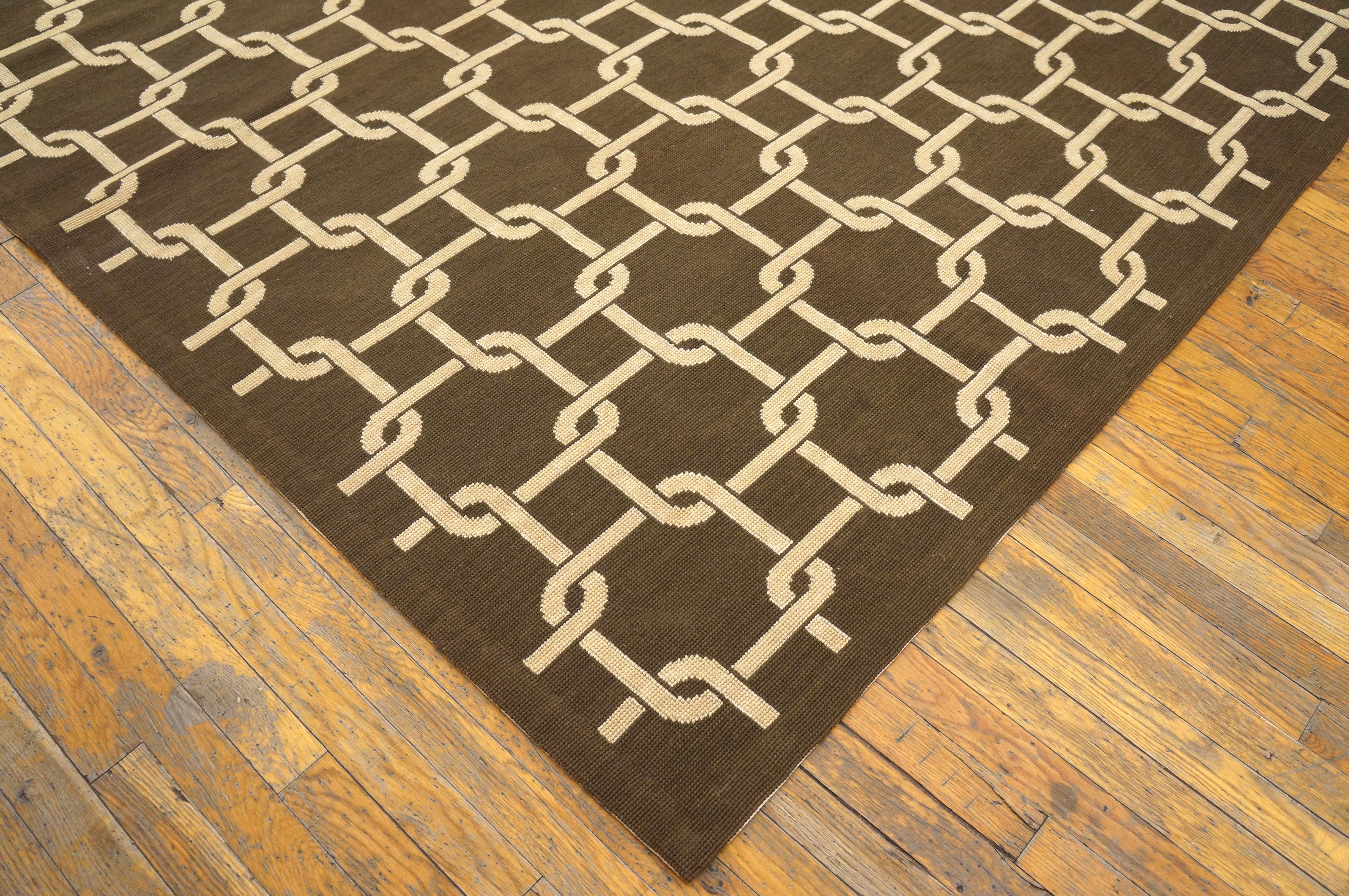 Contemporary Handwoven Wool Needlepoint Flat Weave Carpet With Silk Highlight In New Condition For Sale In New York, NY