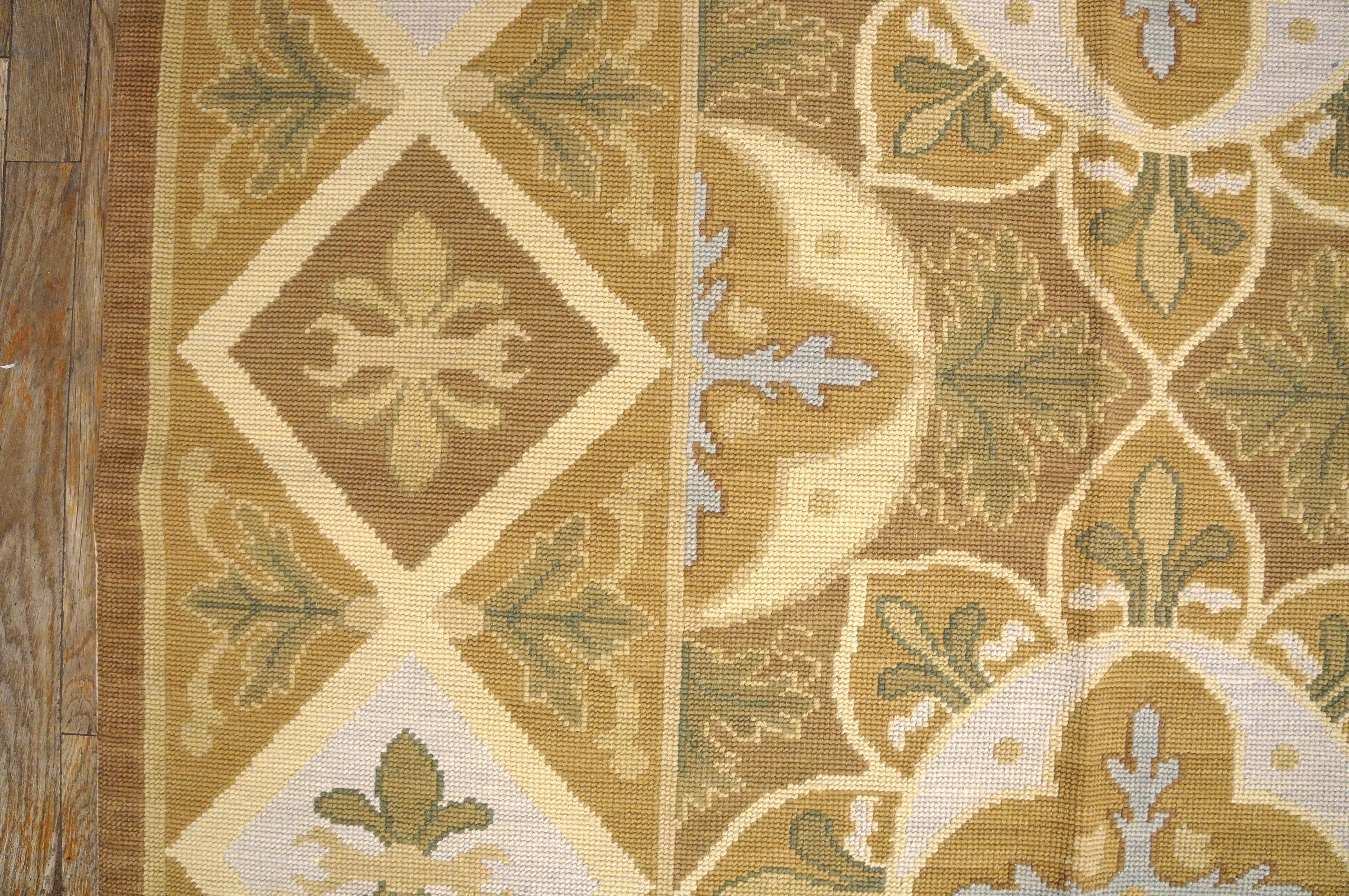 Contemporaneity Handwoven Wool Needlepoint Flat Weave Carpet With Silk Highlight For Sale 1