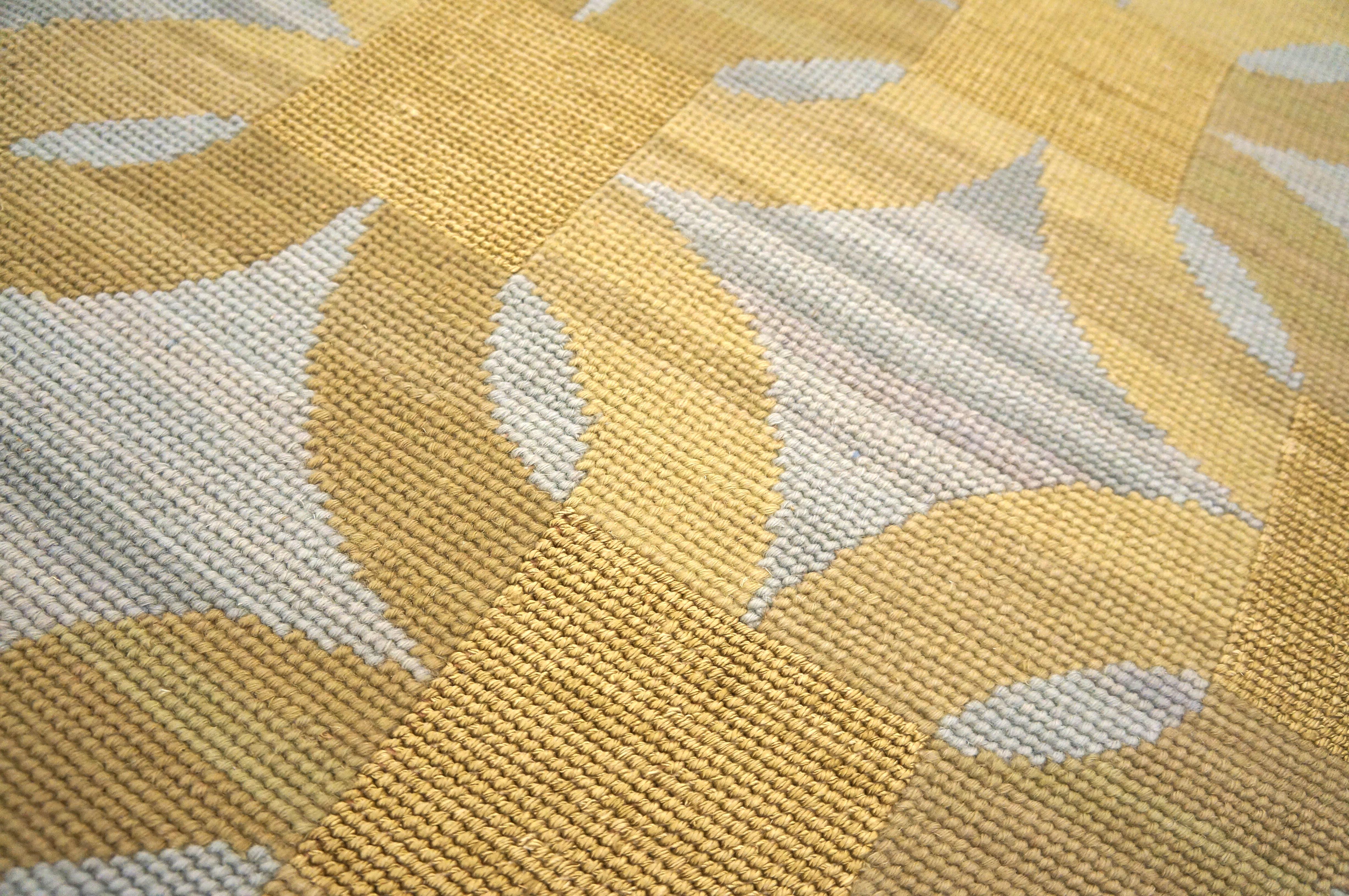 Contemporaneity Handwoven Wool Needlepoint Flat Weave Carpet With Silk Highlight For Sale 2