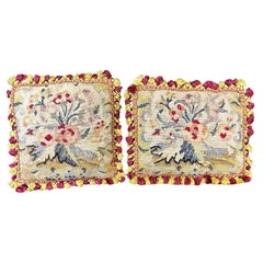 Coussins en tapisserie florale à l'aiguille, lot de deux