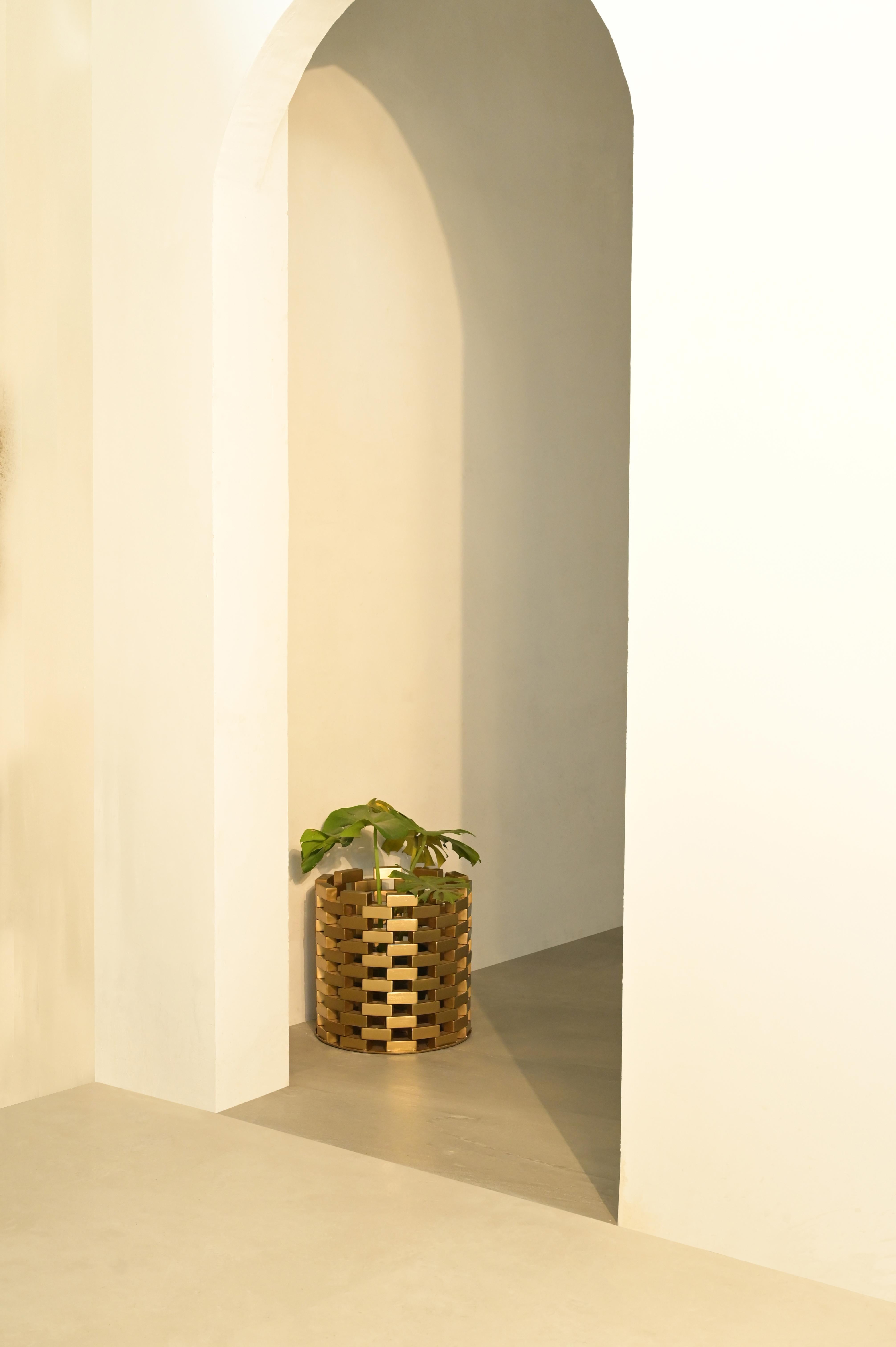 Jardinière Neev par Studio Namit Khanna Neuf - En vente à Moradabad, Uttar Pradesh