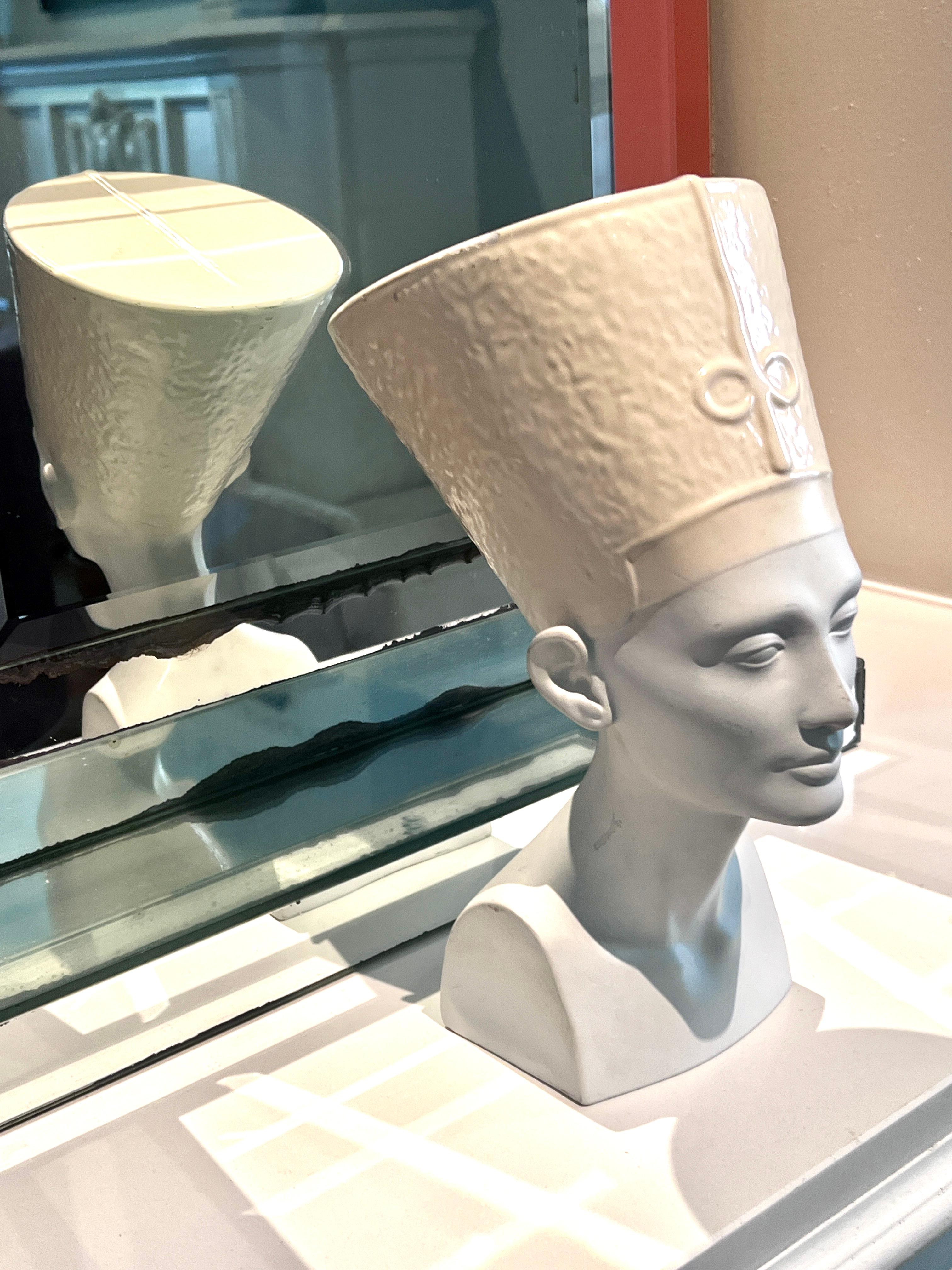 Nefertiti Porcelain Bust by Rosenthal Germany  For Sale 4