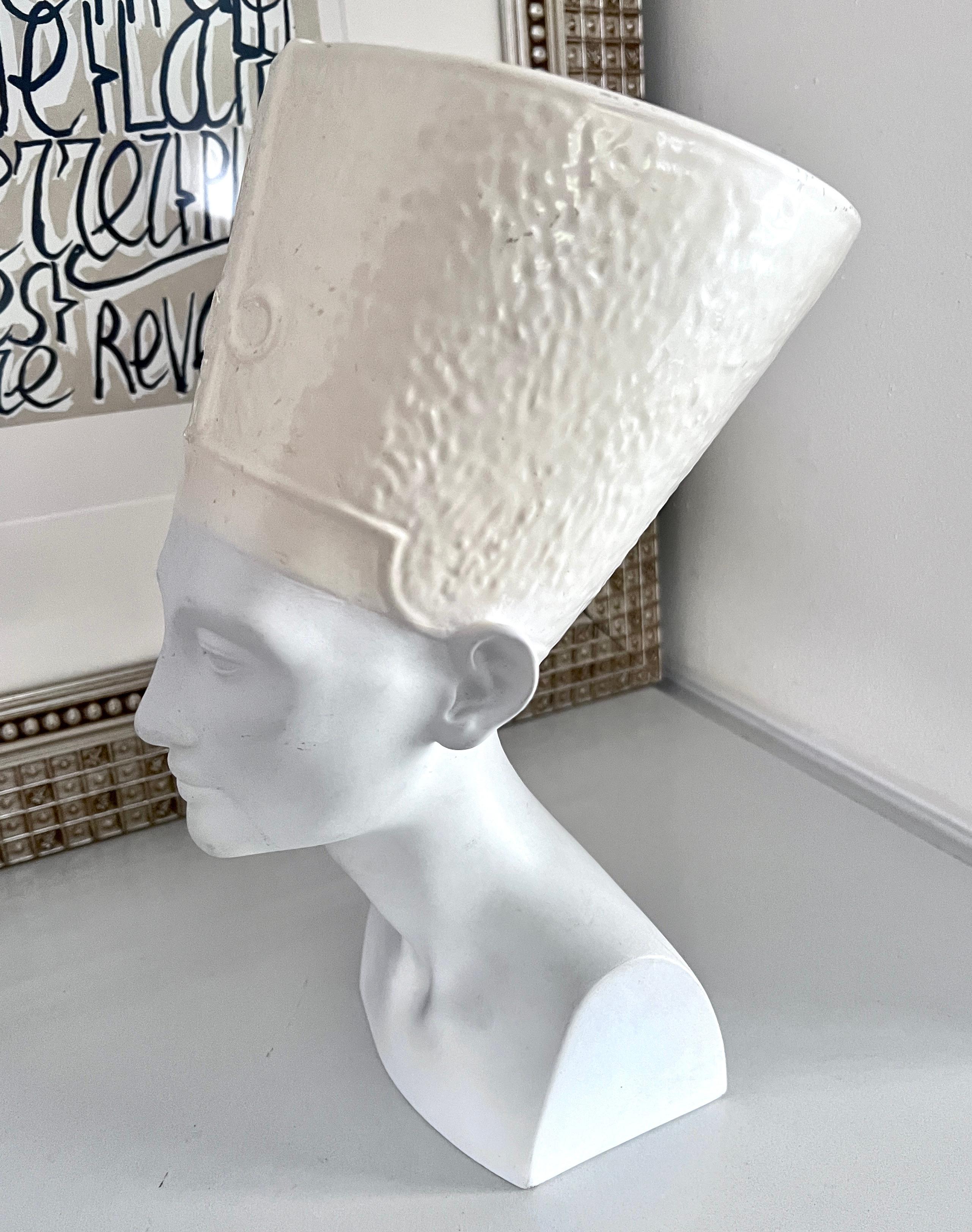 Buste Nefertiti de Rosenthal, Allemagne  Bon état - En vente à Los Angeles, CA