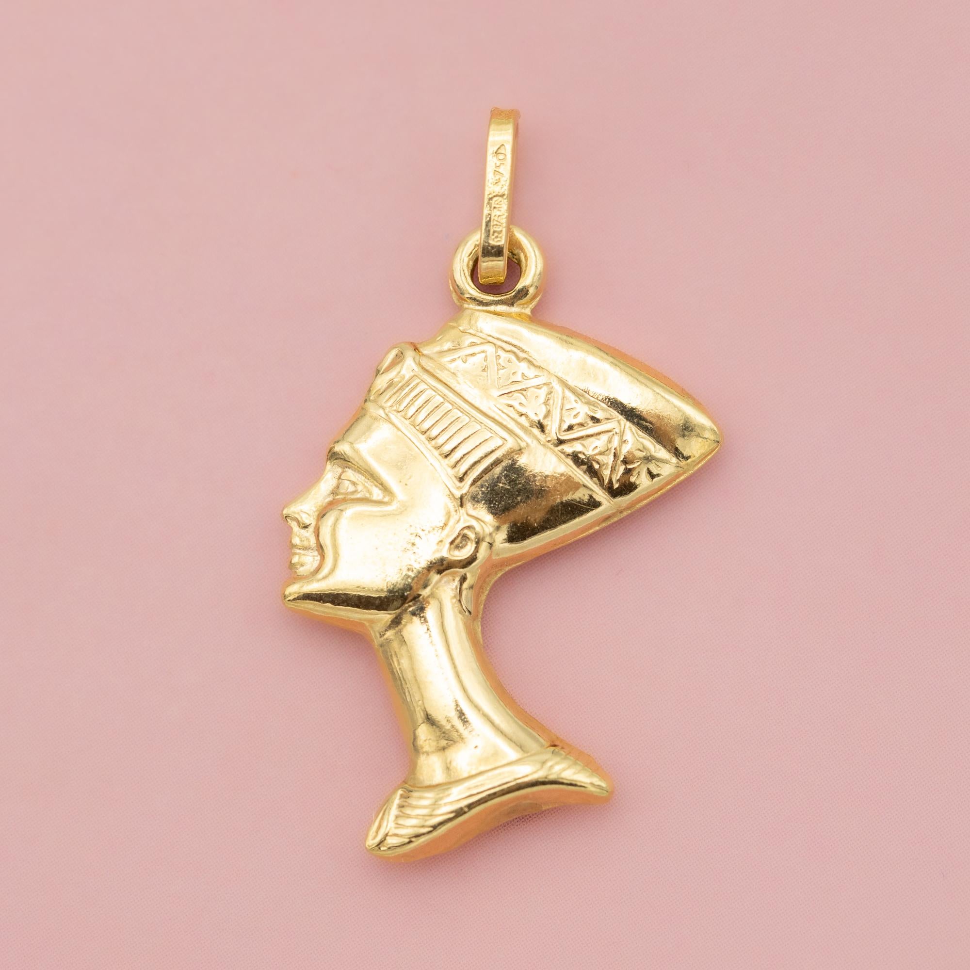Nefertiti, pendentif royal en or jaune massif 18 carats, porte-bonheur Bon état à Antwerp, BE