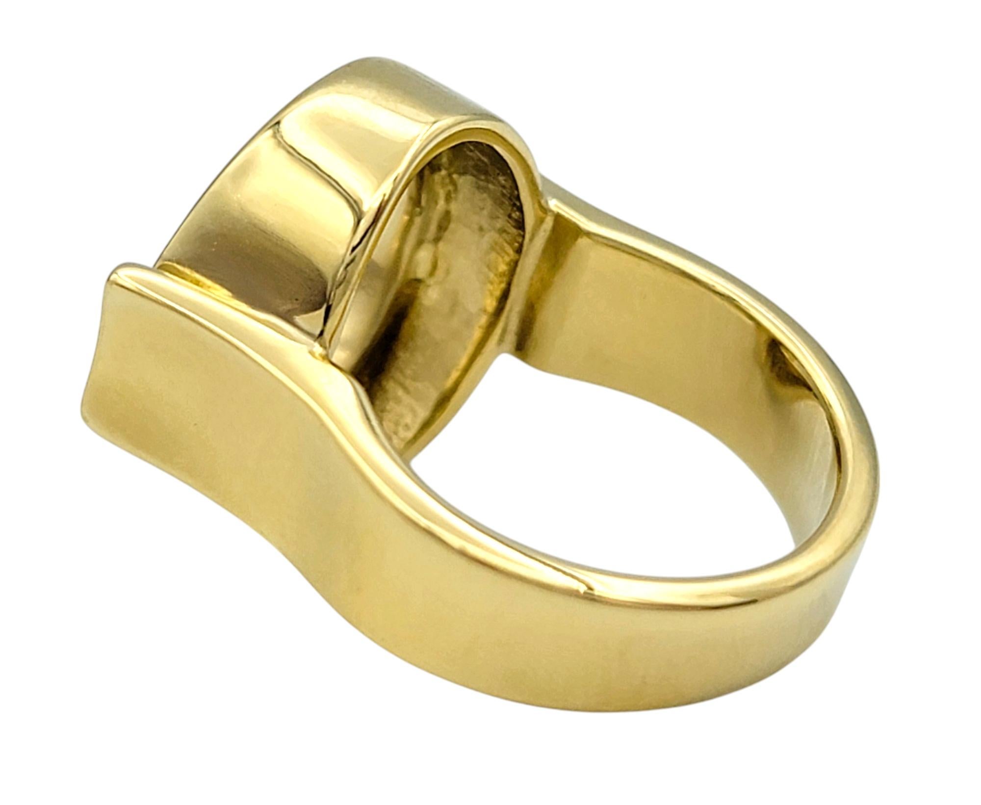 Bague large à cercle ouvert négatif avec diamants en or jaune 18 carats Bon état - En vente à Scottsdale, AZ