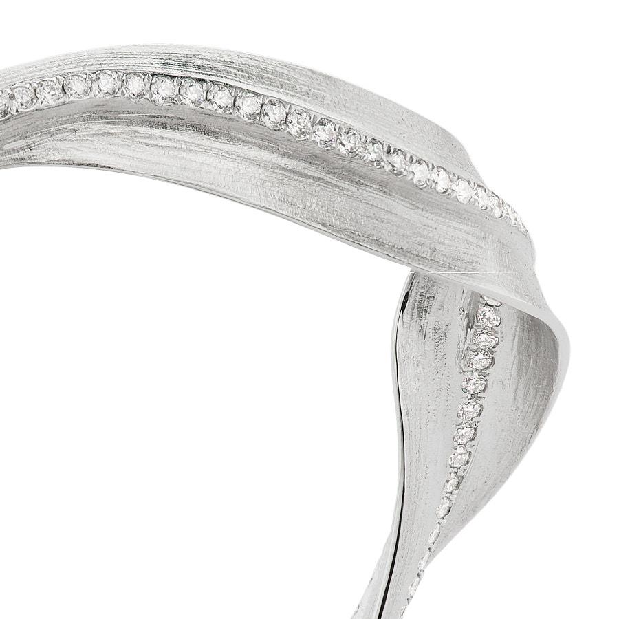 Taille rose Neha Dani Bracelet jonc feuille Alissa en or blanc avec diamants blancs de 2 0,54 carats certifiés DVVS par le GIA en vente