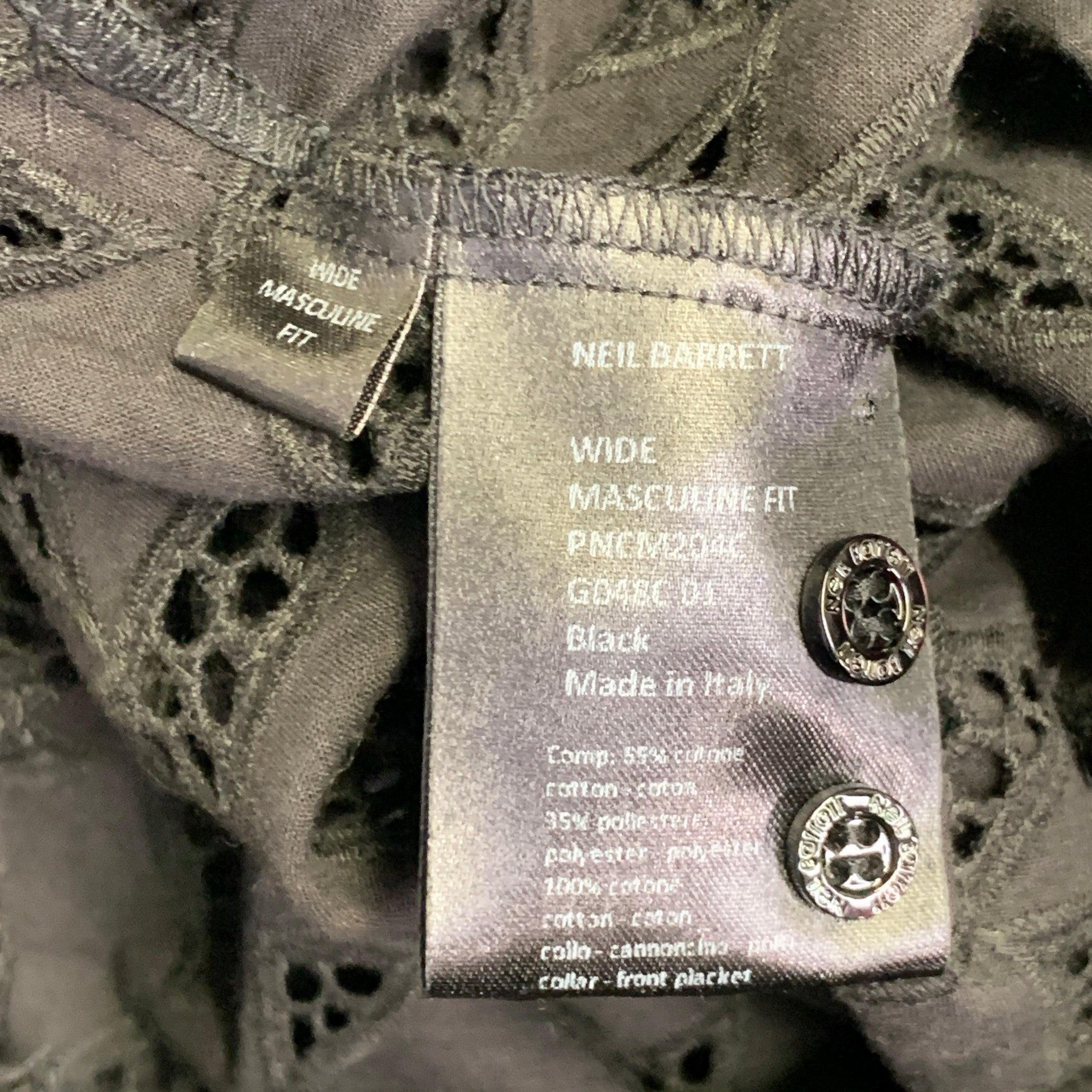 NEIL BARRETT Size L Black Cotton Eyelet Lace Asymmetrical Button Up Shirt (Chemise à boutons asymétriques en coton) en vente 1