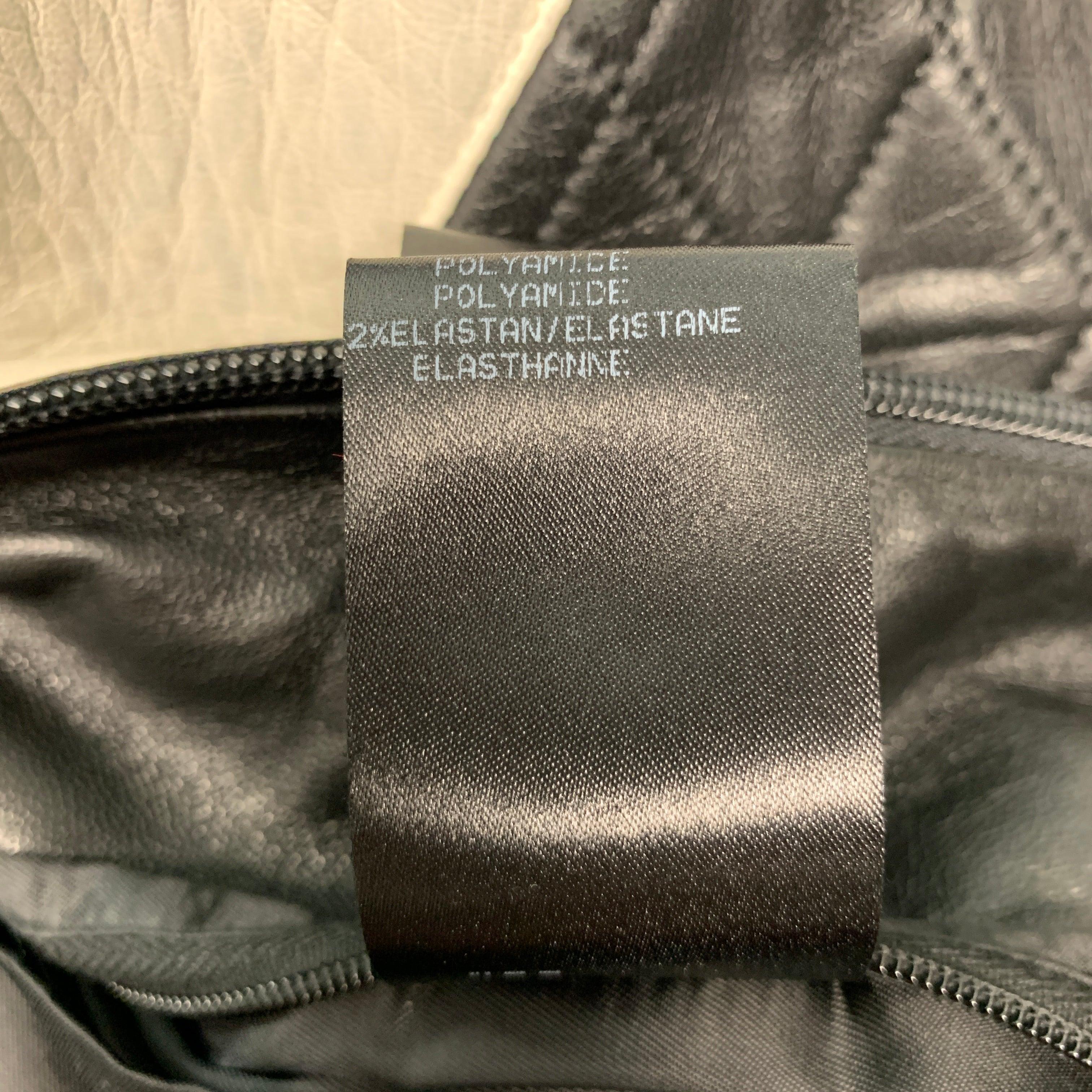 NEIL BARRETT Größe S Schwarz Weiße gesteppte Lederjacke mit Reißverschluss oben im Angebot 7