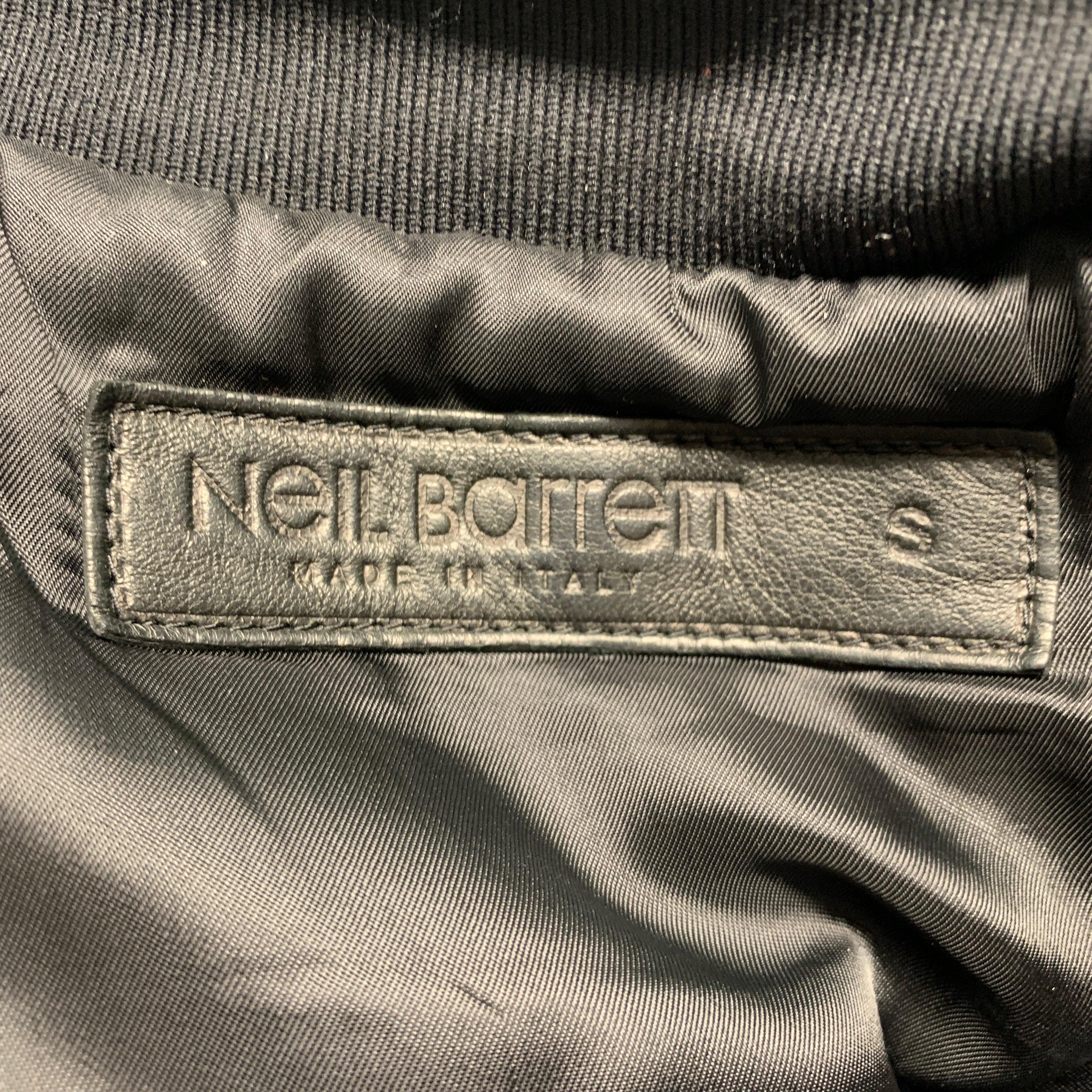 NEIL BARRETT Größe S Schwarz Weiße gesteppte Lederjacke mit Reißverschluss oben im Angebot 3