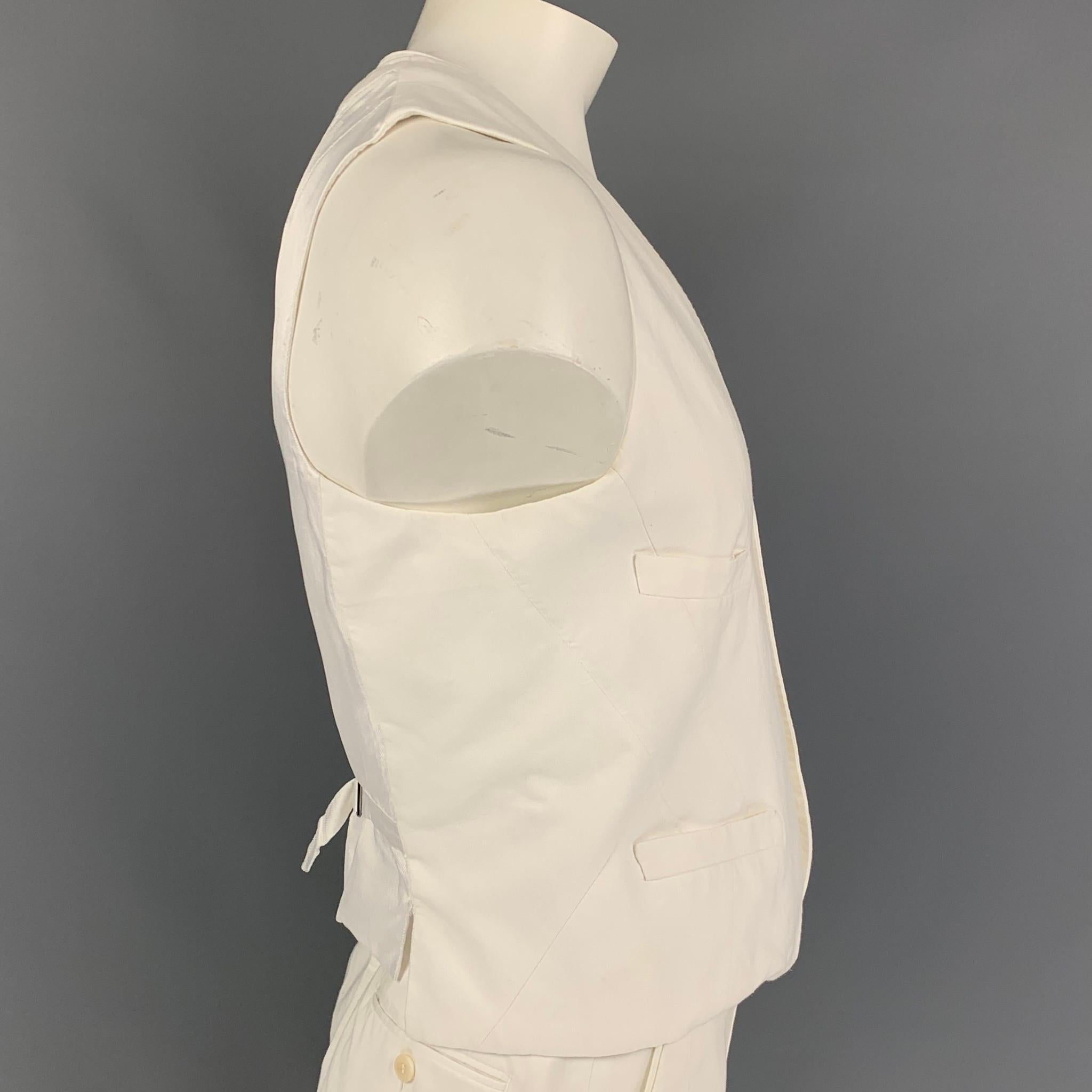 NEIL BARRETT vest comes in a white cotton / linen featuring a detachable strap detail, back belt, slit pockets, and a buttoned closure. Made in Italy. 

Very Good Pre-Owned Condition.
Marked: XL

Measurements:

Shoulder: 13.5 in.
Chest: 40