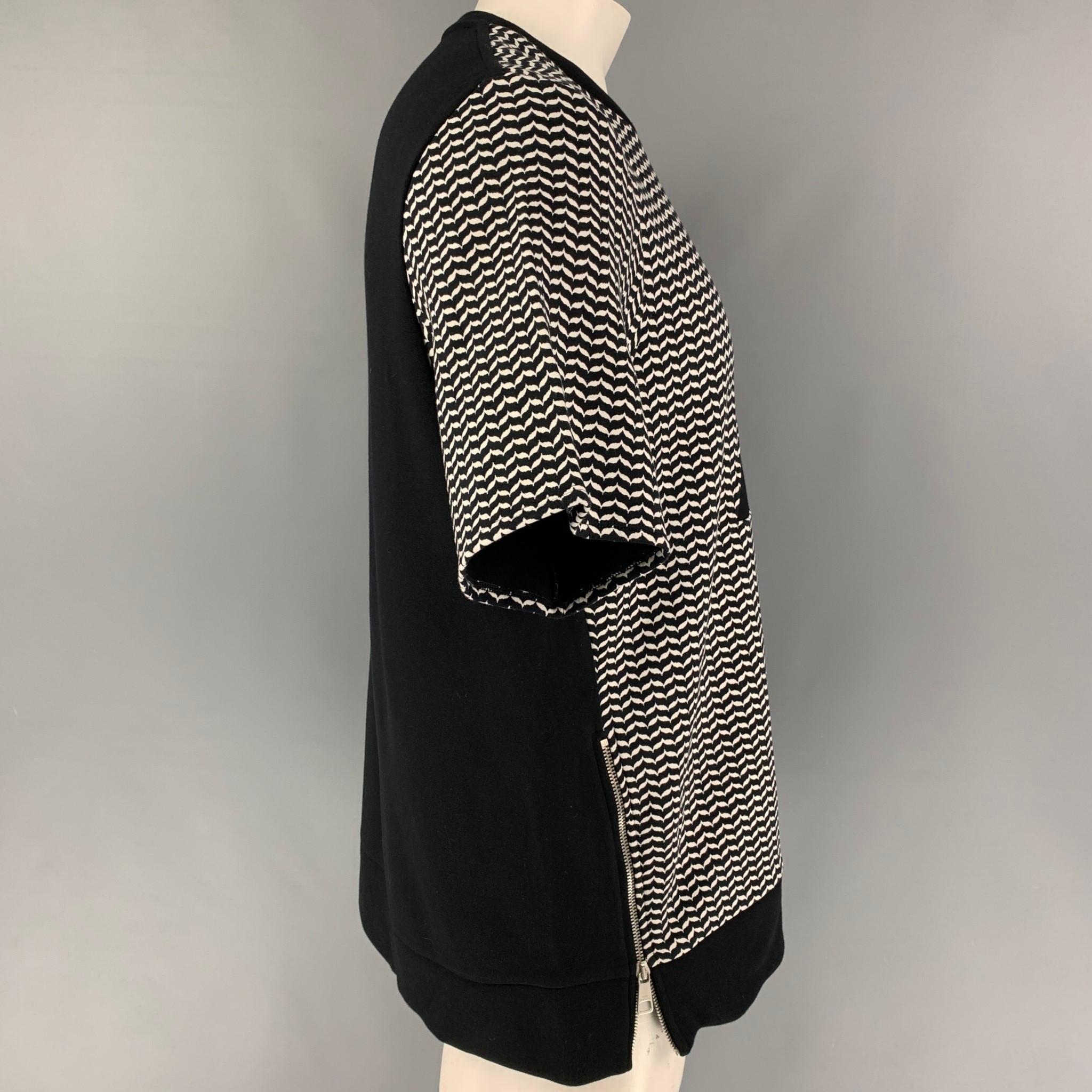 NEIL BARRETT pullover comes in a black & white print lyocell / cotton featuring a slim fit, short sleeves, side zippers, and a crew-neck. Made in Italy. 

New With Tags. 
Marked: XXL
Original Retail Price: $528.00

Measurements:

Shoulder: 18