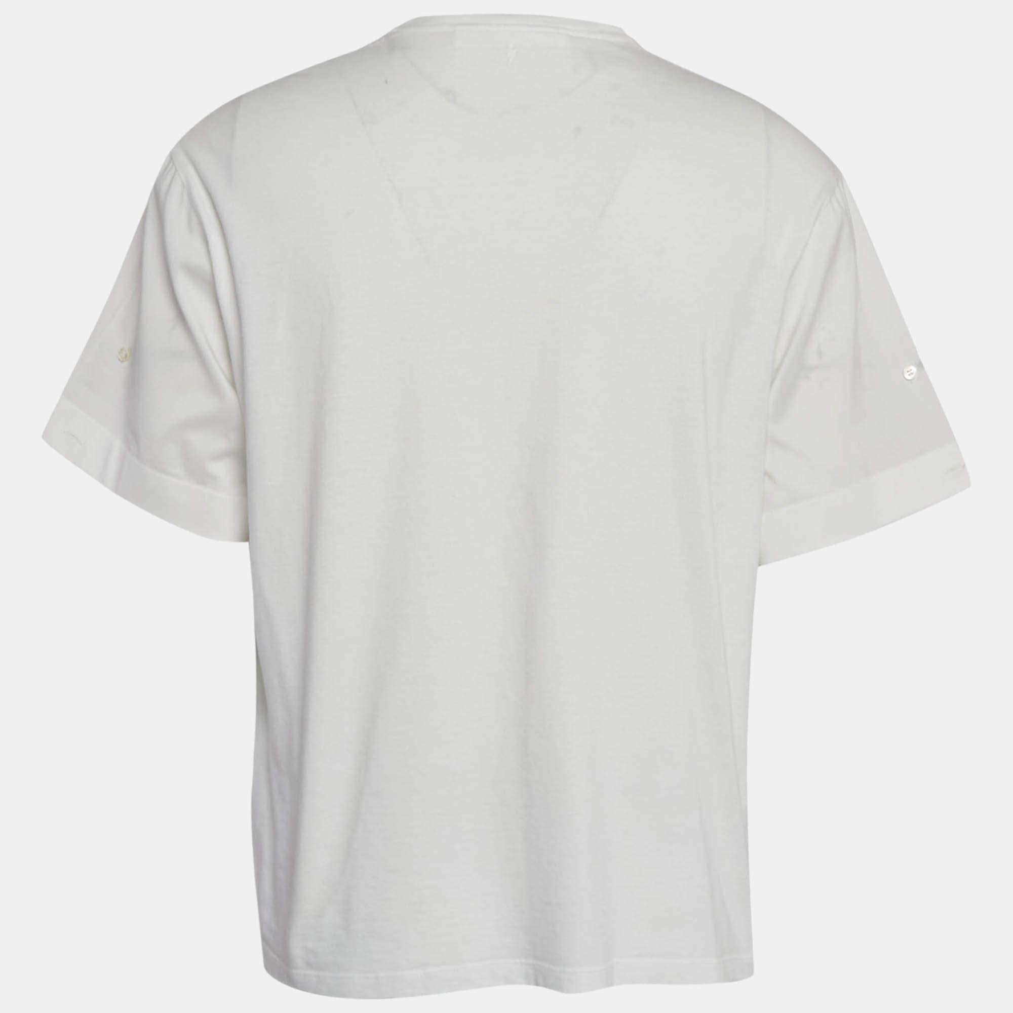 A perfect combination of comfort  luxury  and style  this designer t shirt is a must have piece Made from quality materials  the creation can be styled with denim pants and sneakers for a cool look.