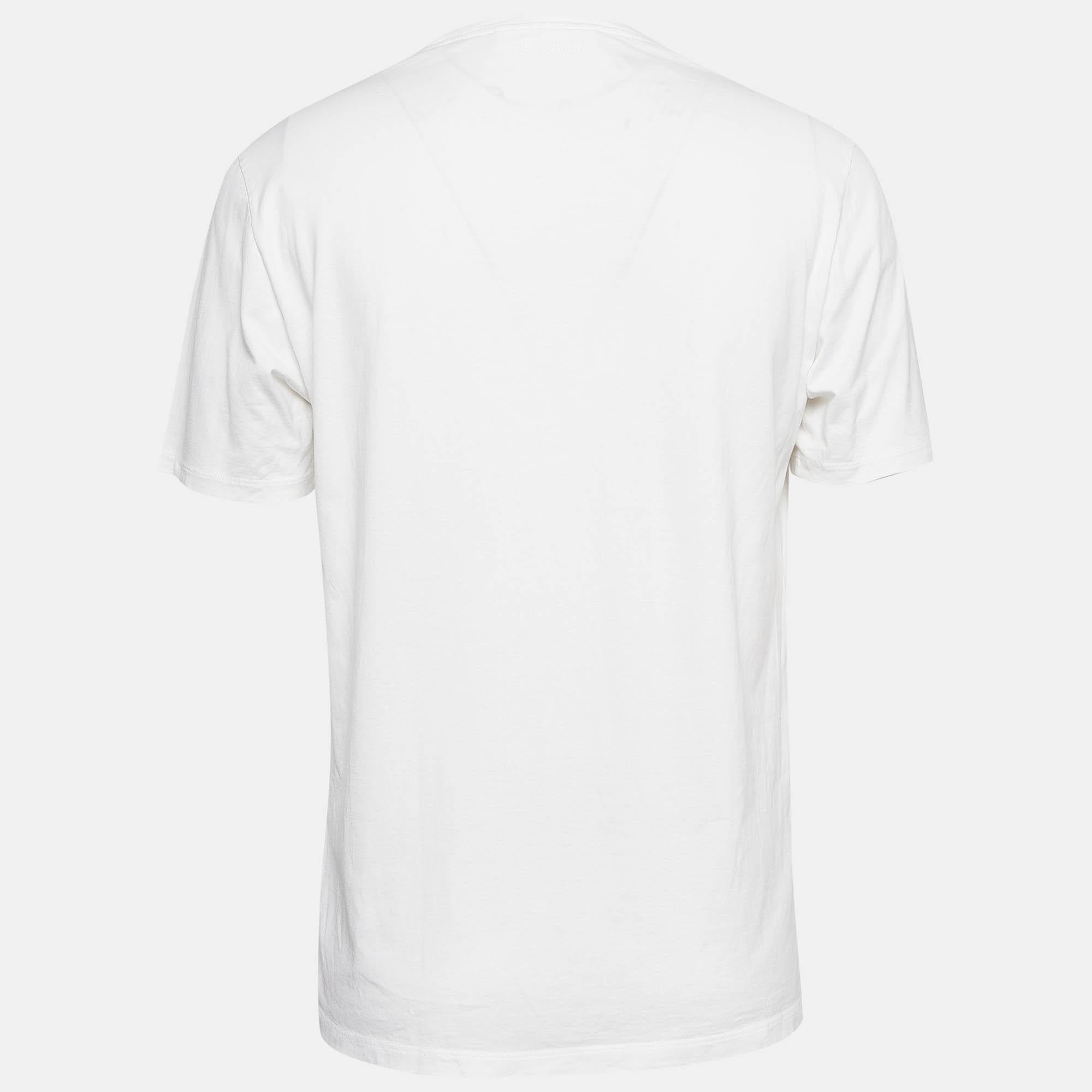 Whether you want to go out on casual outings with friends or just want to lounge around this t shirt is a versatile piece and can be styled in many ways. It has been made using fine fabric.