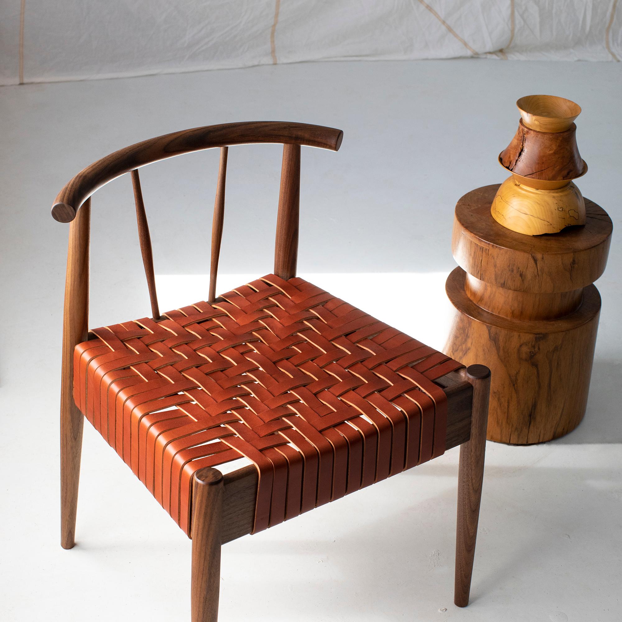 Neil Chair, chaise de salle à manger moderne en bois et cuir tressé en vente 2
