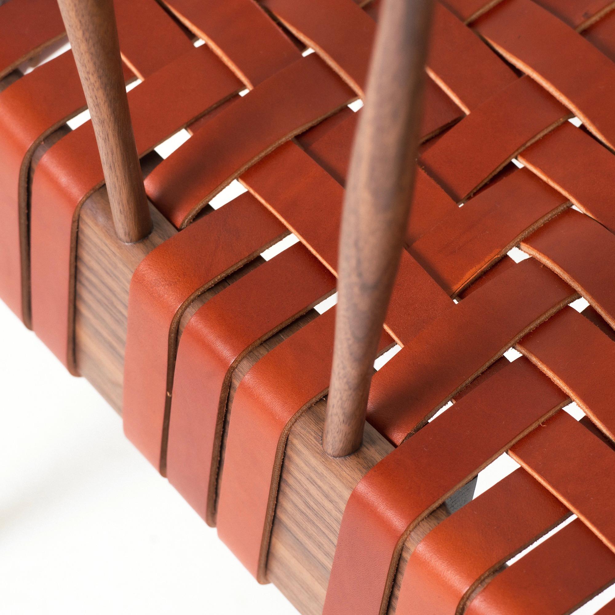 XXIe siècle et contemporain Neil Chair, chaise de salle à manger moderne en bois et cuir tressé en vente