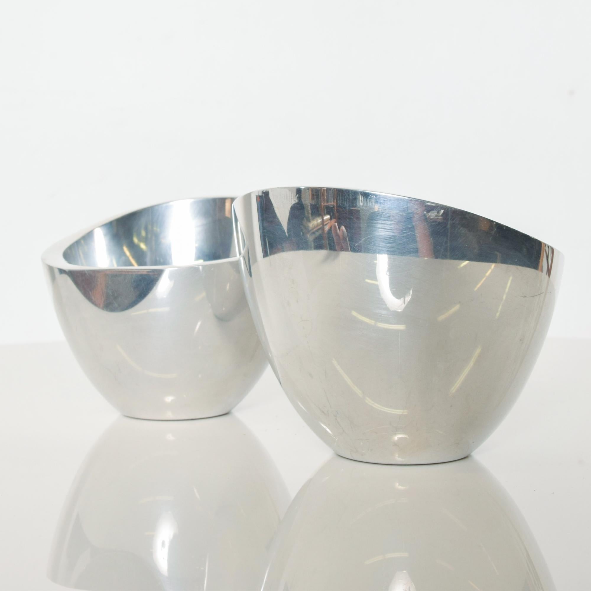 Neil Cohen Sculptural Silver NAMBE Petite Pair Modern Chic Condiment Bowls In Good Condition In Chula Vista, CA
