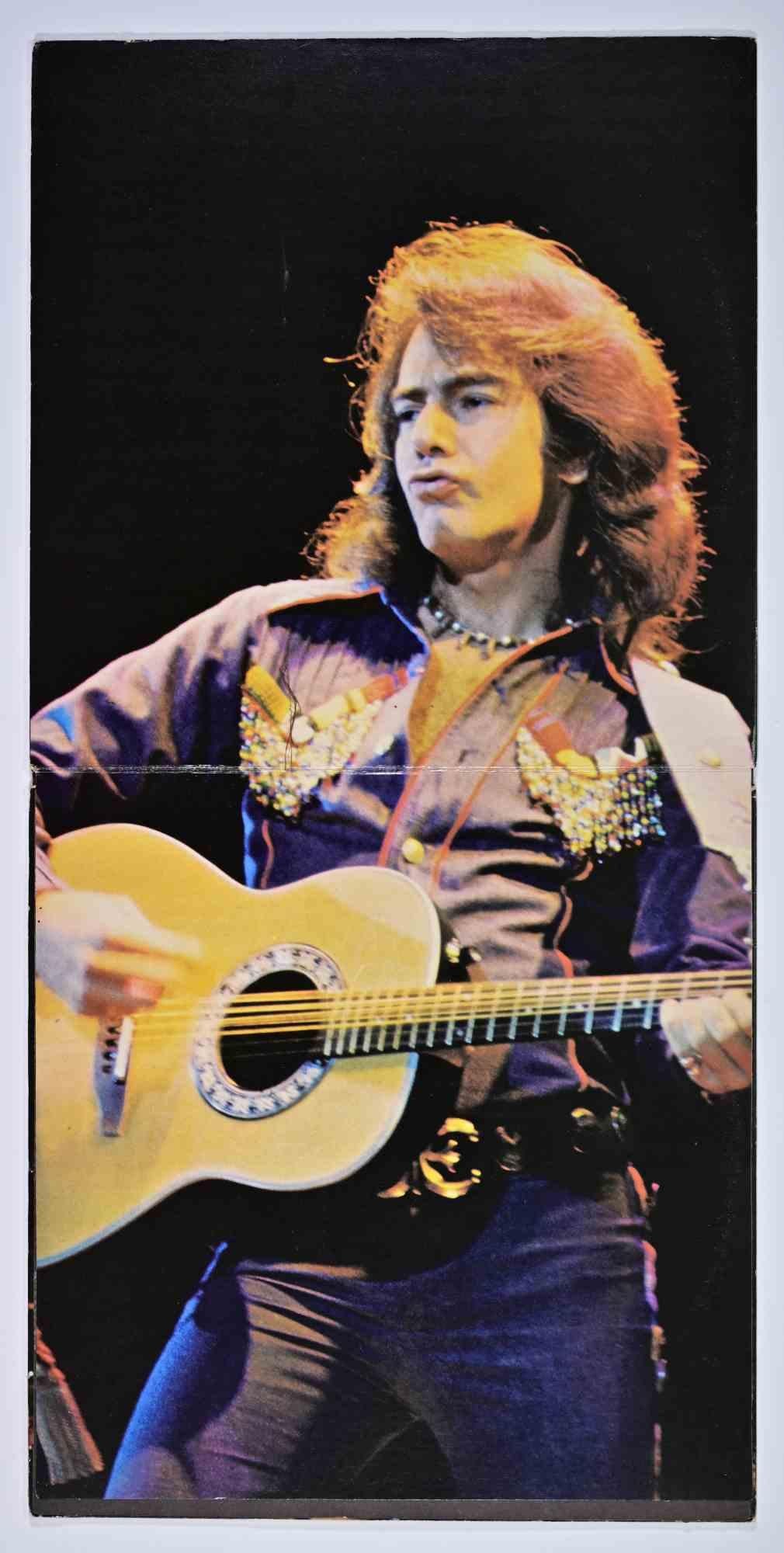 Una edición original de Hot August Night de Neil Diamond, publicada por MCA Records en 1972. Grabado en directo en el Greek Theatre de Los Ángeles, este álbum recoge la electrizante actuación de Diamond y está ampliamente considerado como uno de los