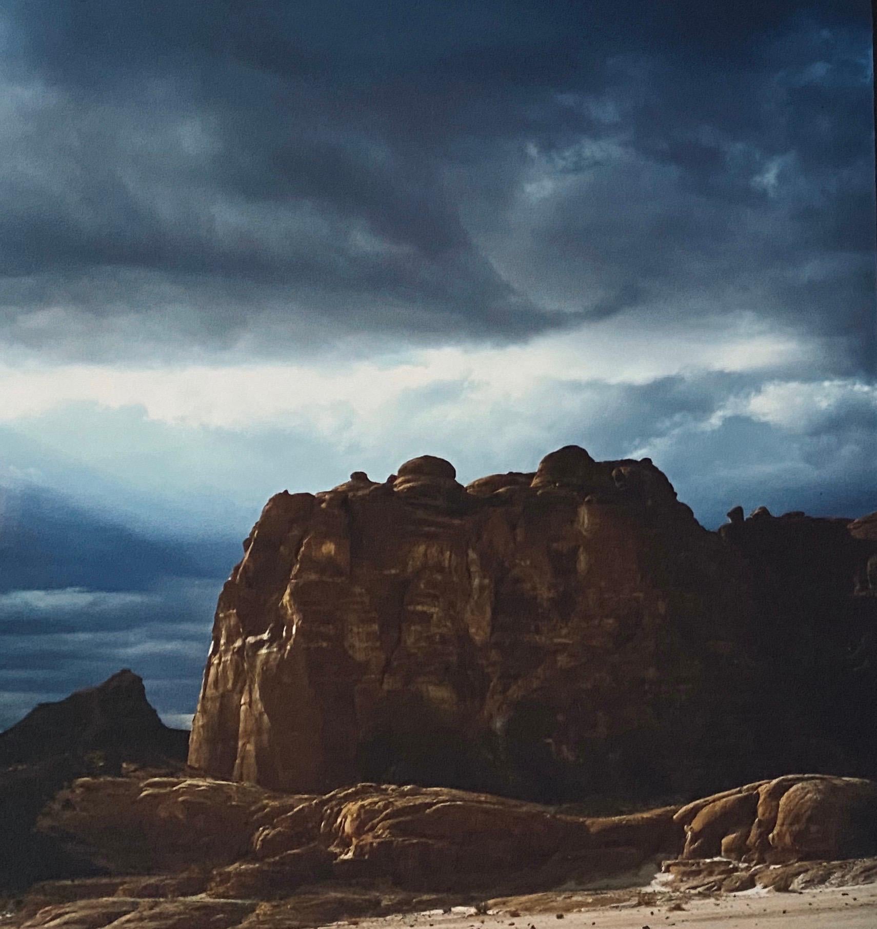 Jebel Zakuf, Sinai, Vintage-Farbfoto Israelis, signiert Cibachrome Fotografie (Schwarz), Color Photograph, von Neil Folberg