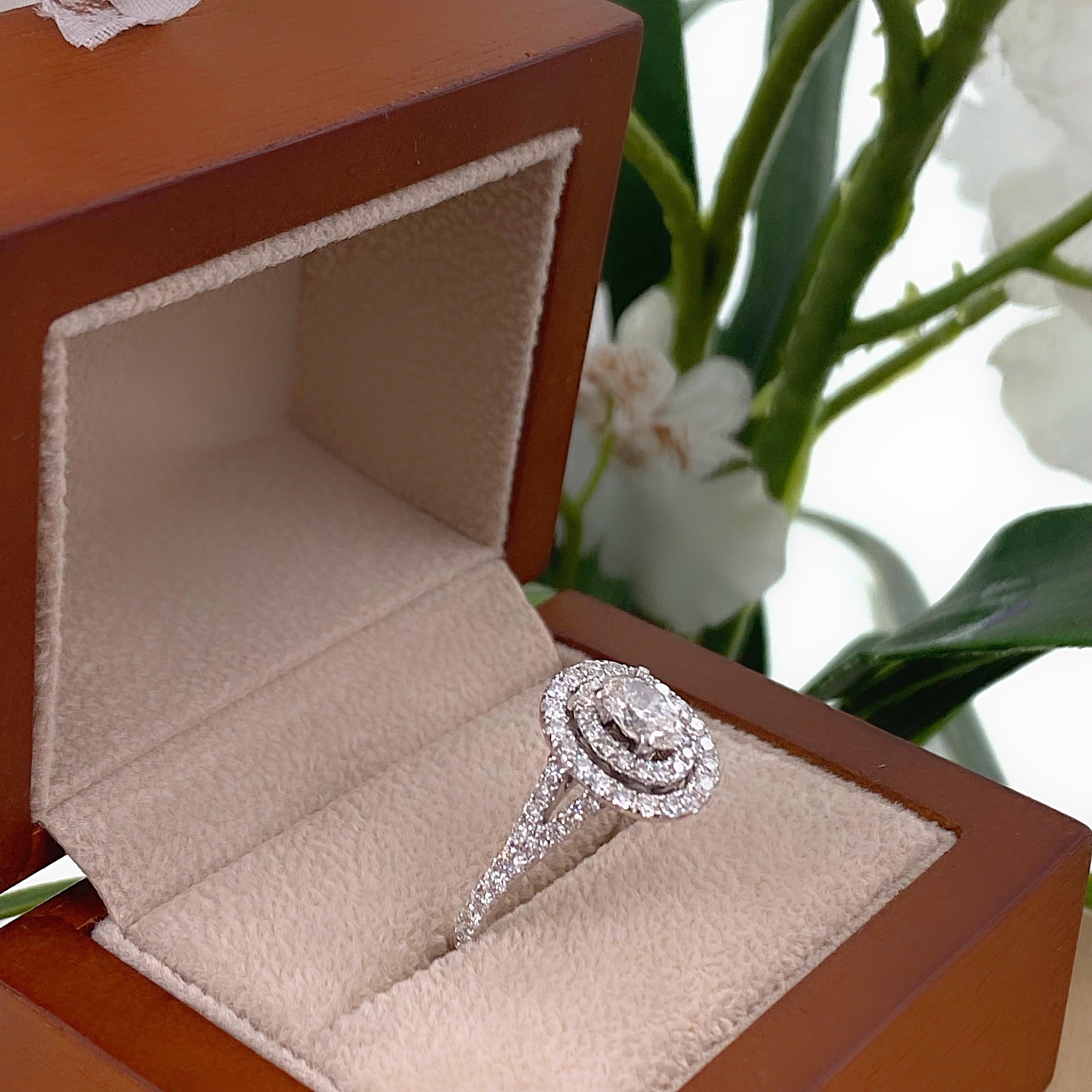Neil Lane Bague de fiançailles en or blanc 14 carats avec double halo de diamants ovales 1 carat en vente 7