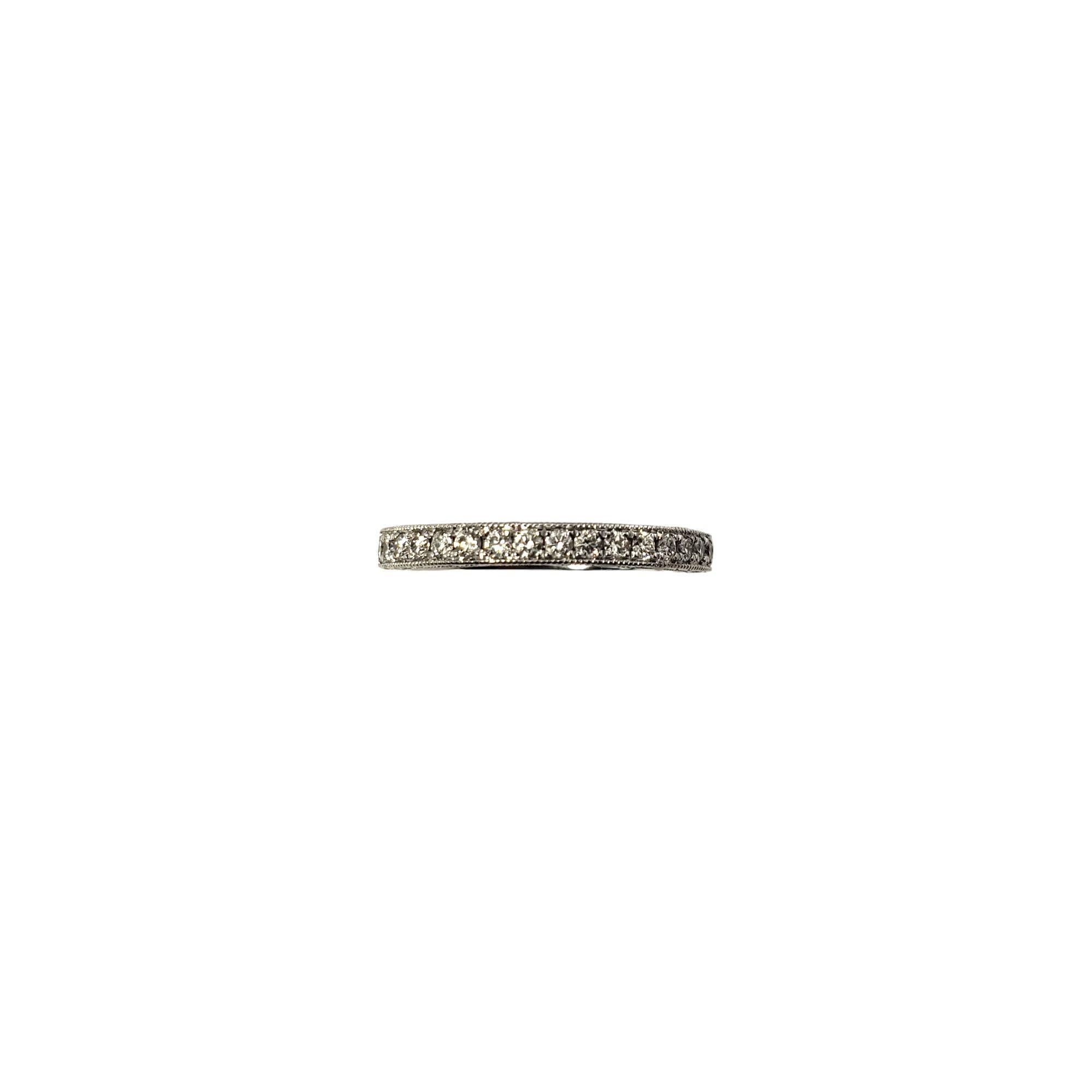 Vintage Neil Lane 14 Karat White Gold and Diamond Band Ring Size 5.75-

This sparkling band features 23 round brilliant cut diamonds set in beautifully detailed 14K white gold. Width: 2 mm.

Approximate total diamond weight: .46 ct.

Diamond
