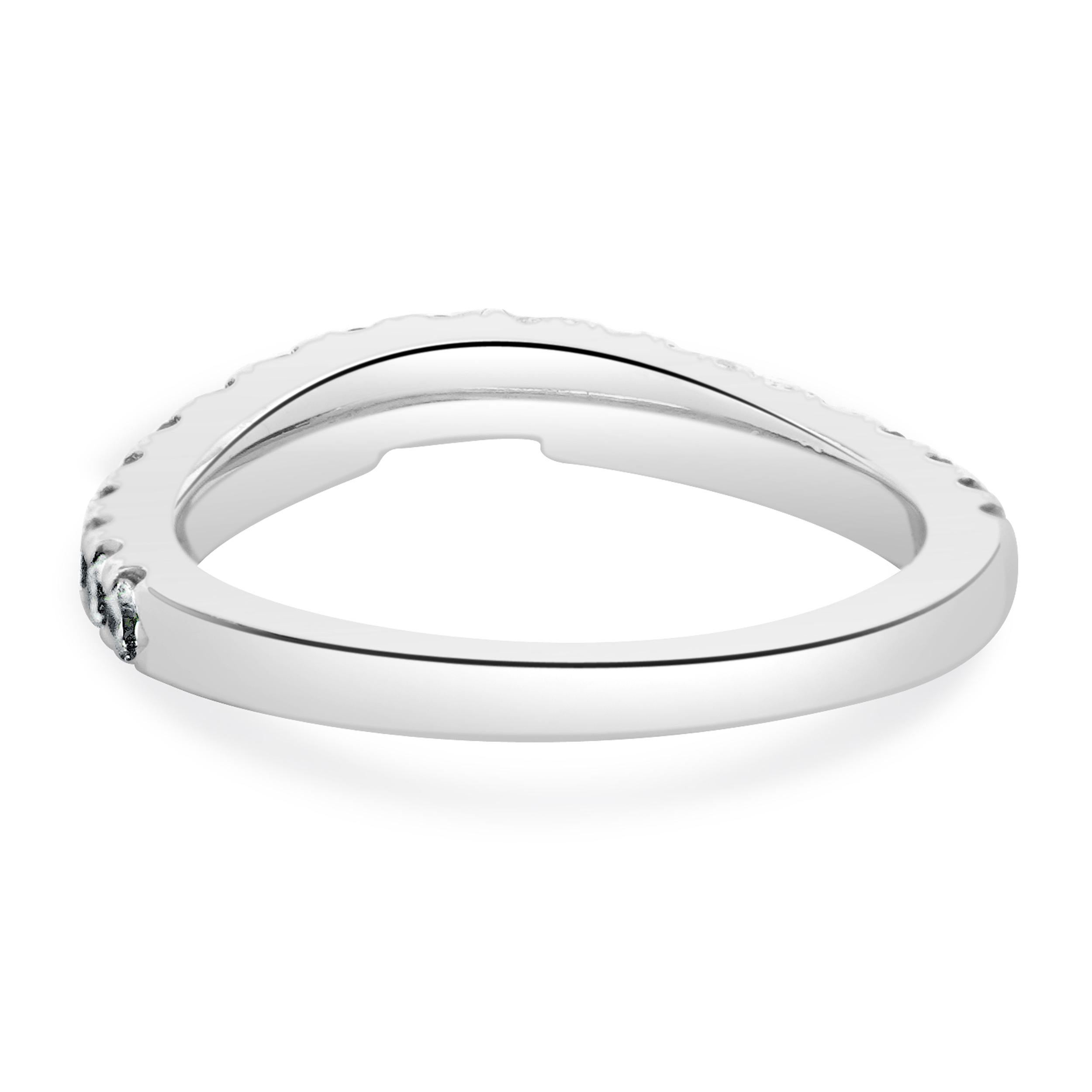 Taille ronde Neil Lane, bague contour en or blanc 14 carats avec diamants en vente