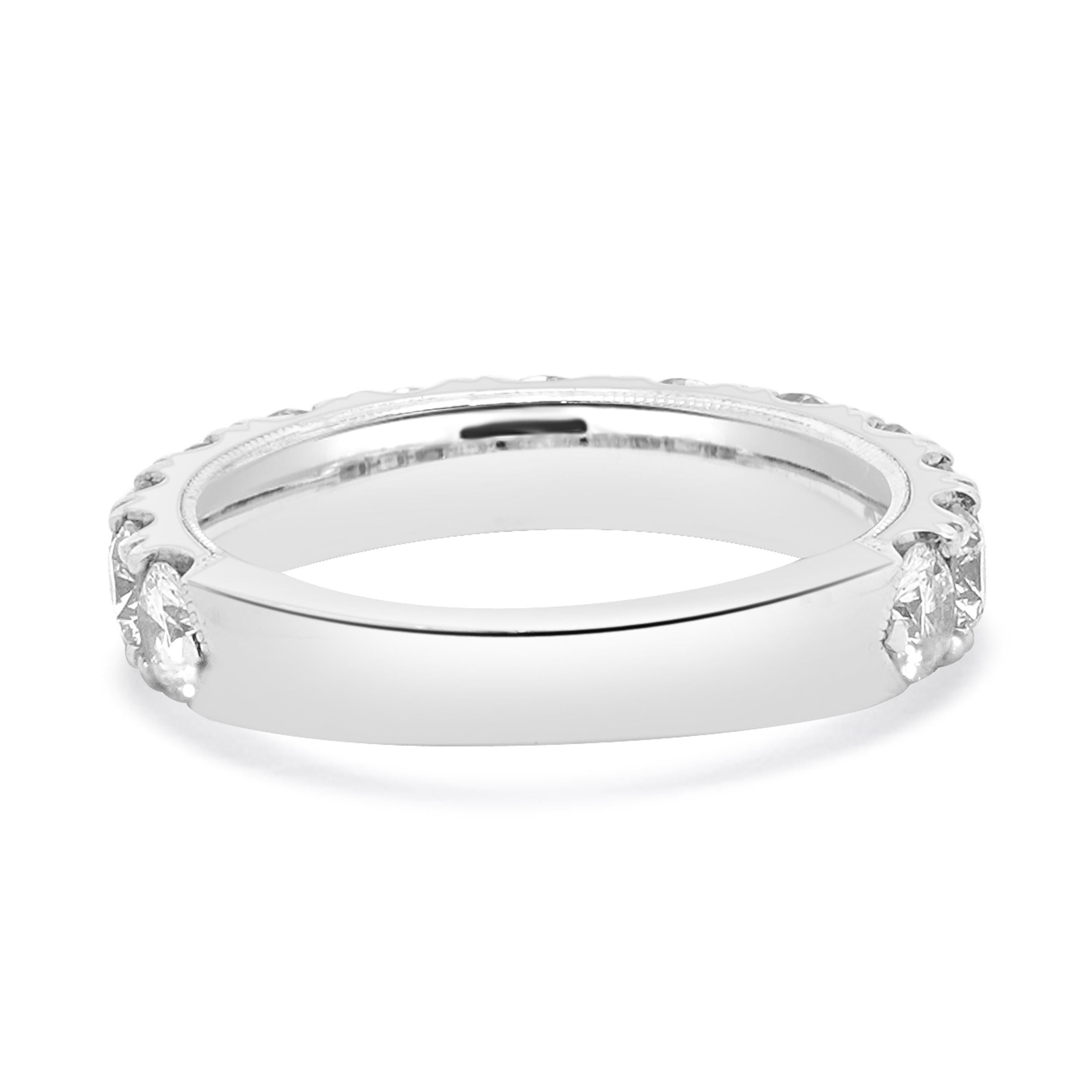 Neil Lane's 14 Karat Weißgold Diamond Semi Eternity Band (Rundschliff) im Angebot