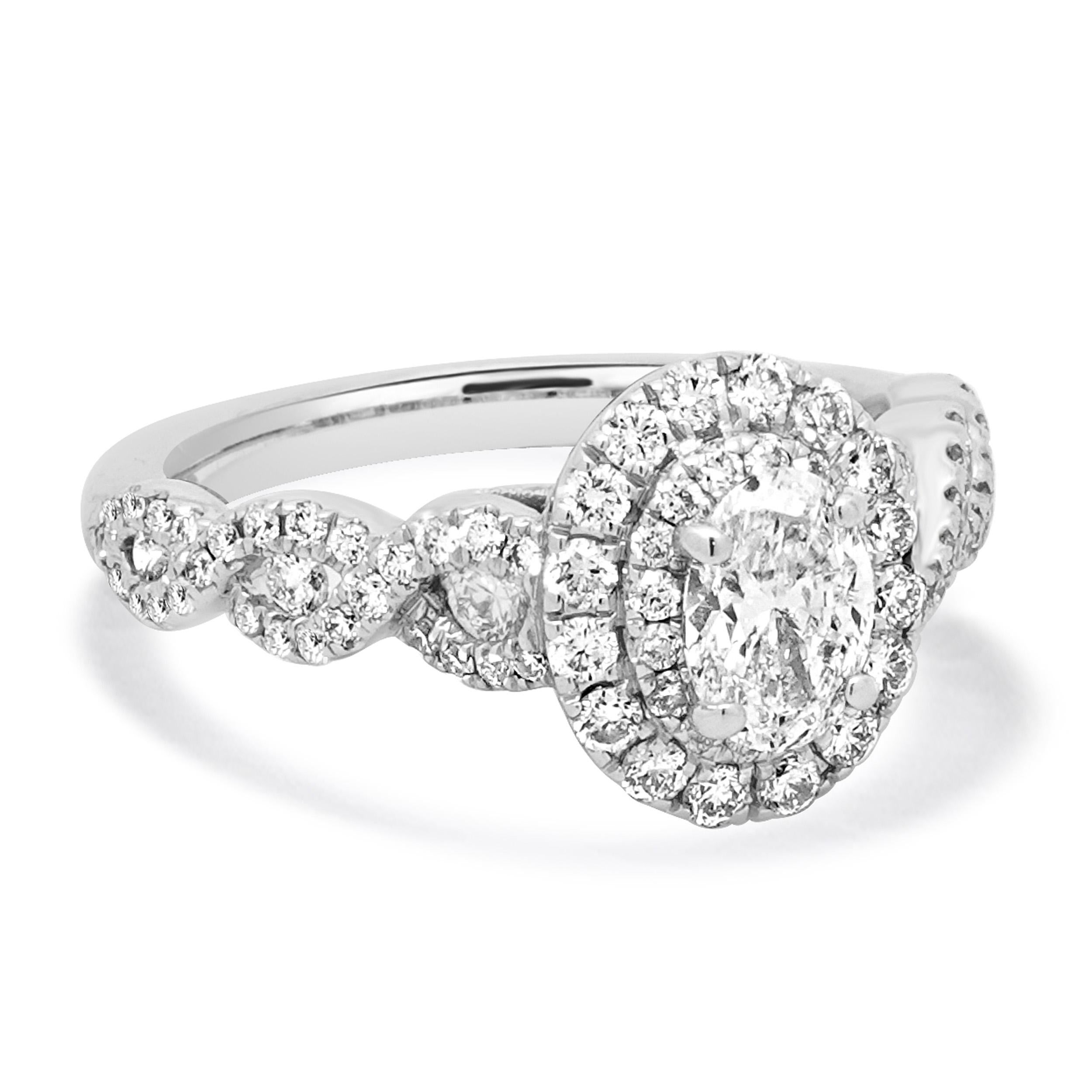 Neil Lane Bague de fiançailles en or blanc 14 carats avec diamant ovale Excellent état - En vente à Scottsdale, AZ