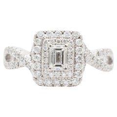 Anello di fidanzamento ritorto con diamante a doppia aureola in oro bianco 14K di Neil Lane