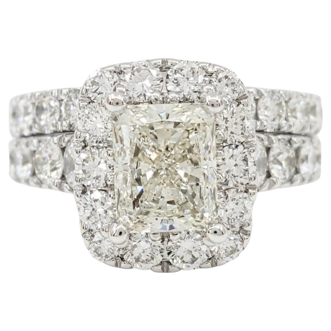 Neil Lane 3 Carat Radiant Cut Diamond Halo Engagement Ring Set in 14K White Gold in vendita